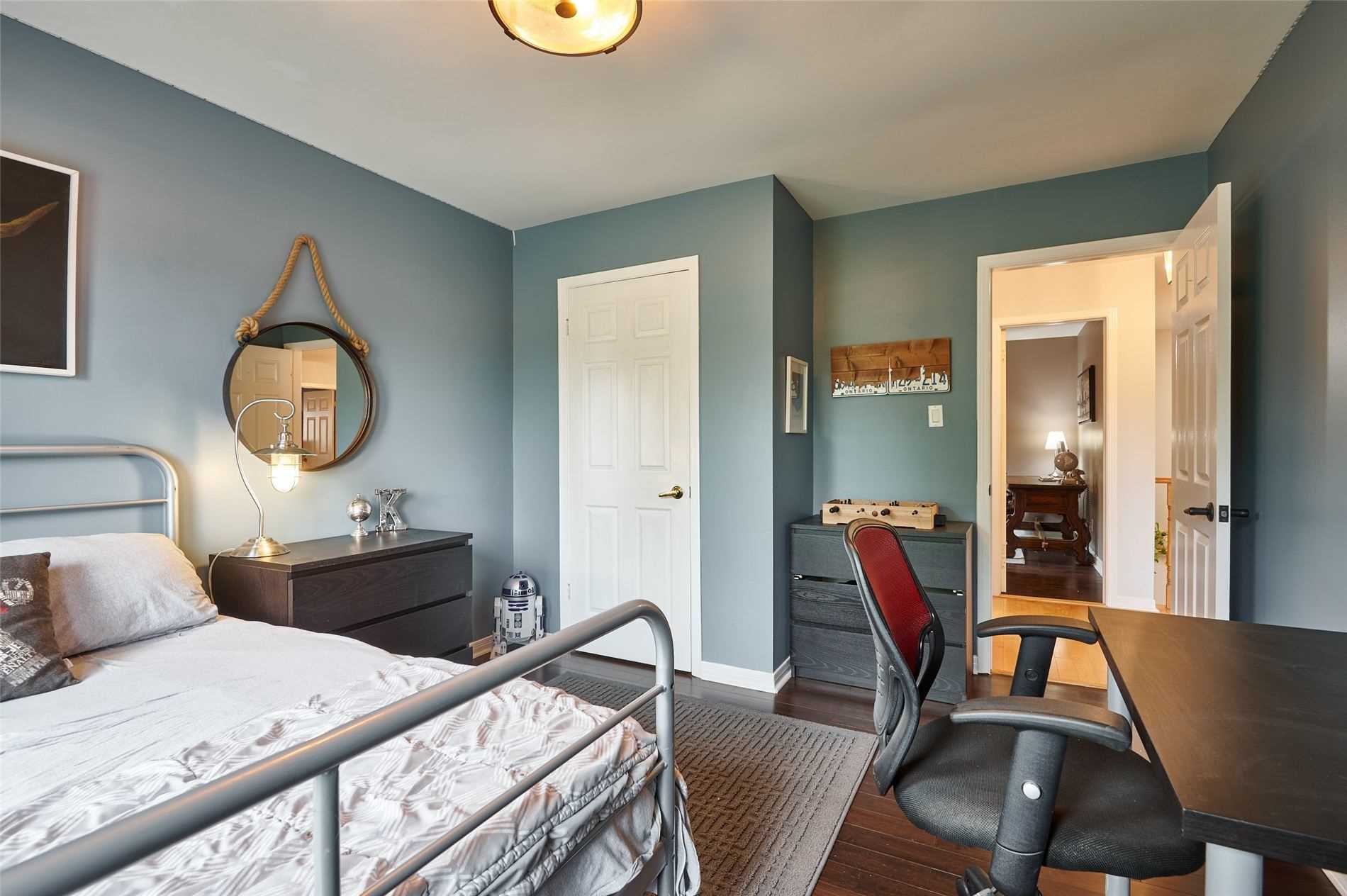 27 Sugarbush Sq