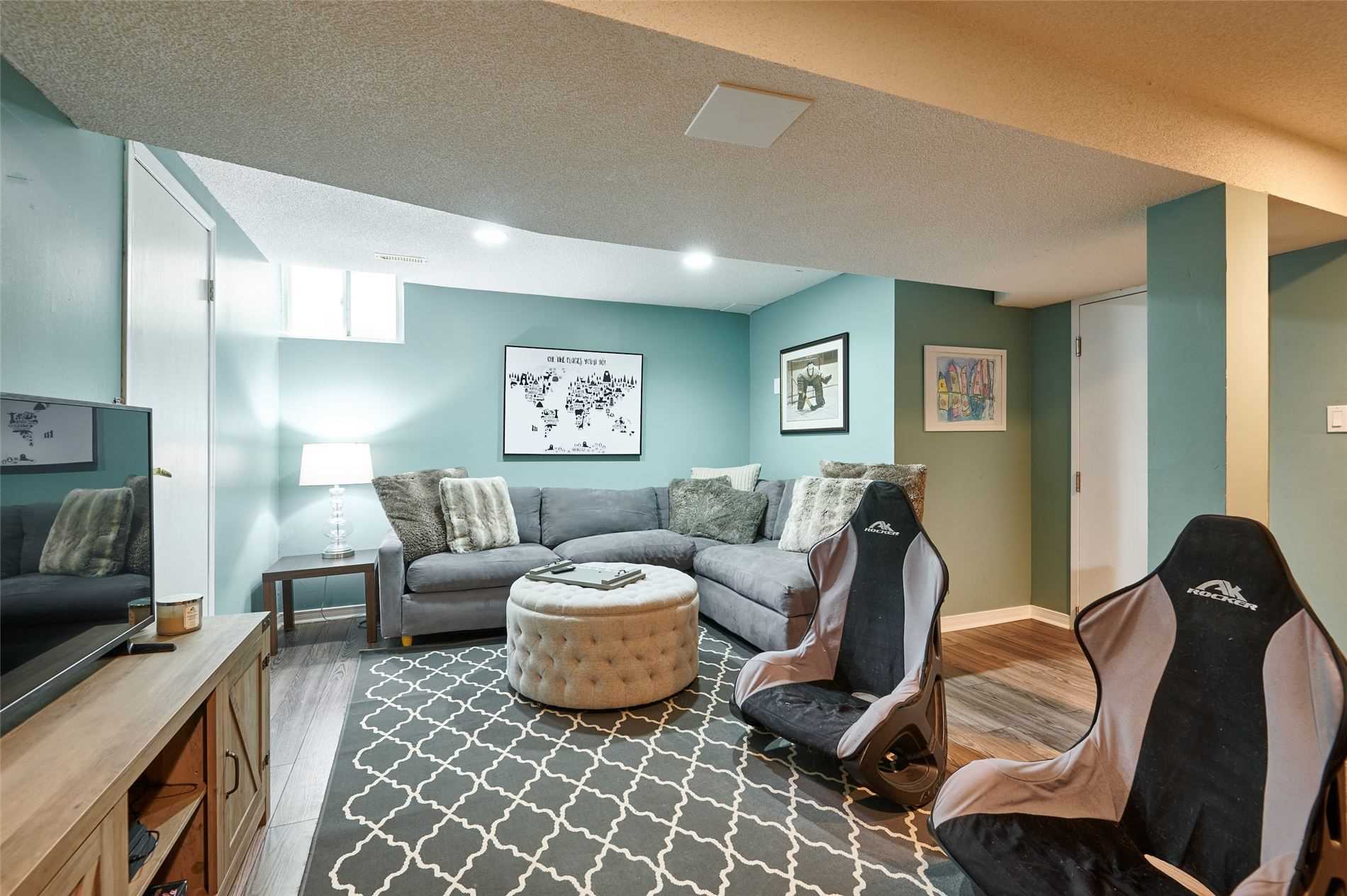 27 Sugarbush Sq