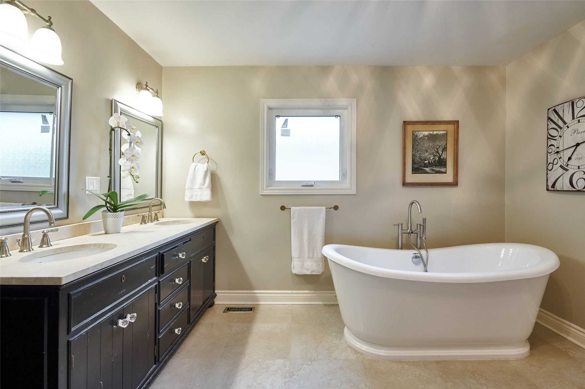 27 Sugarbush Sq