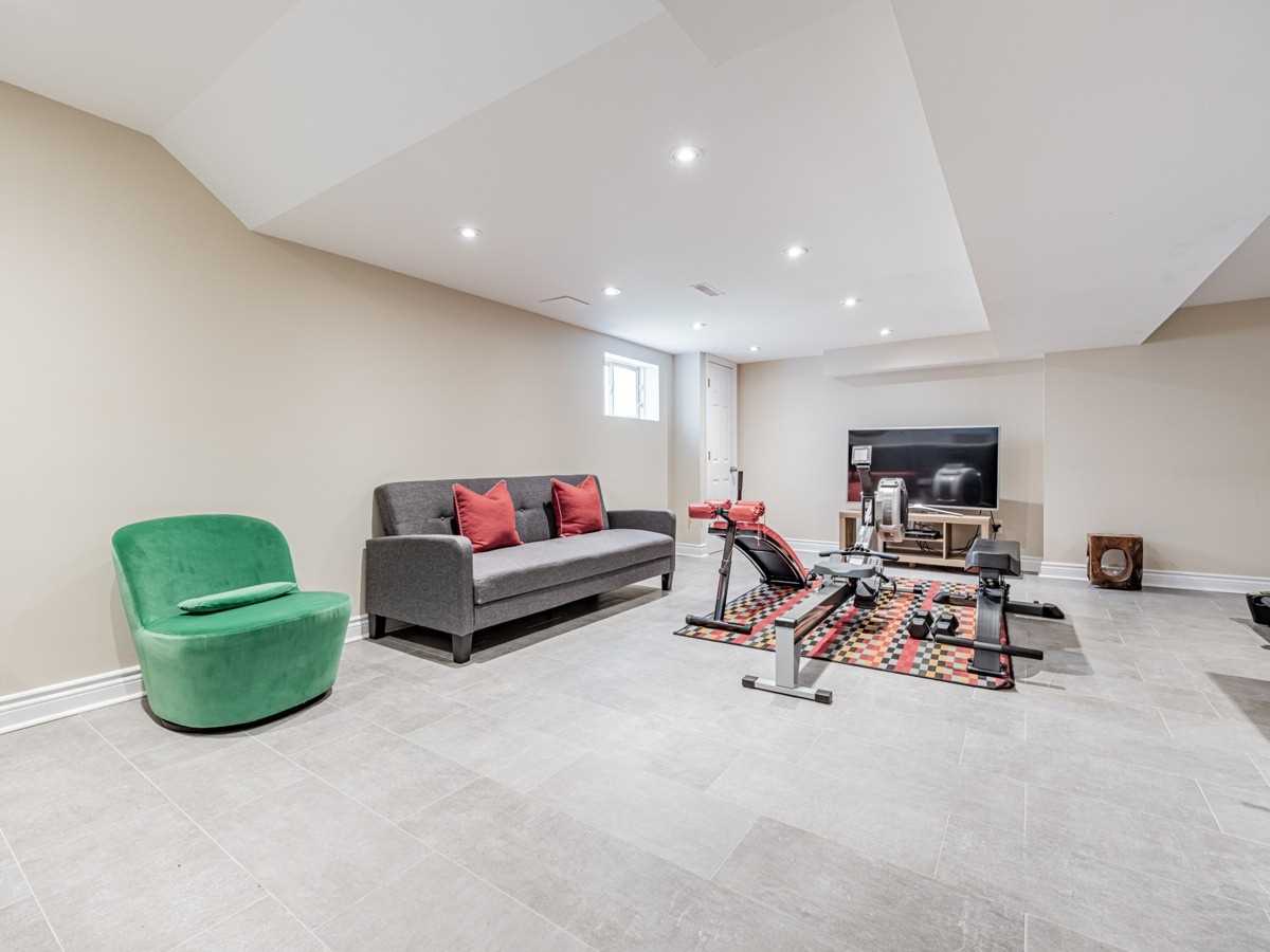 49 Roberson Dr