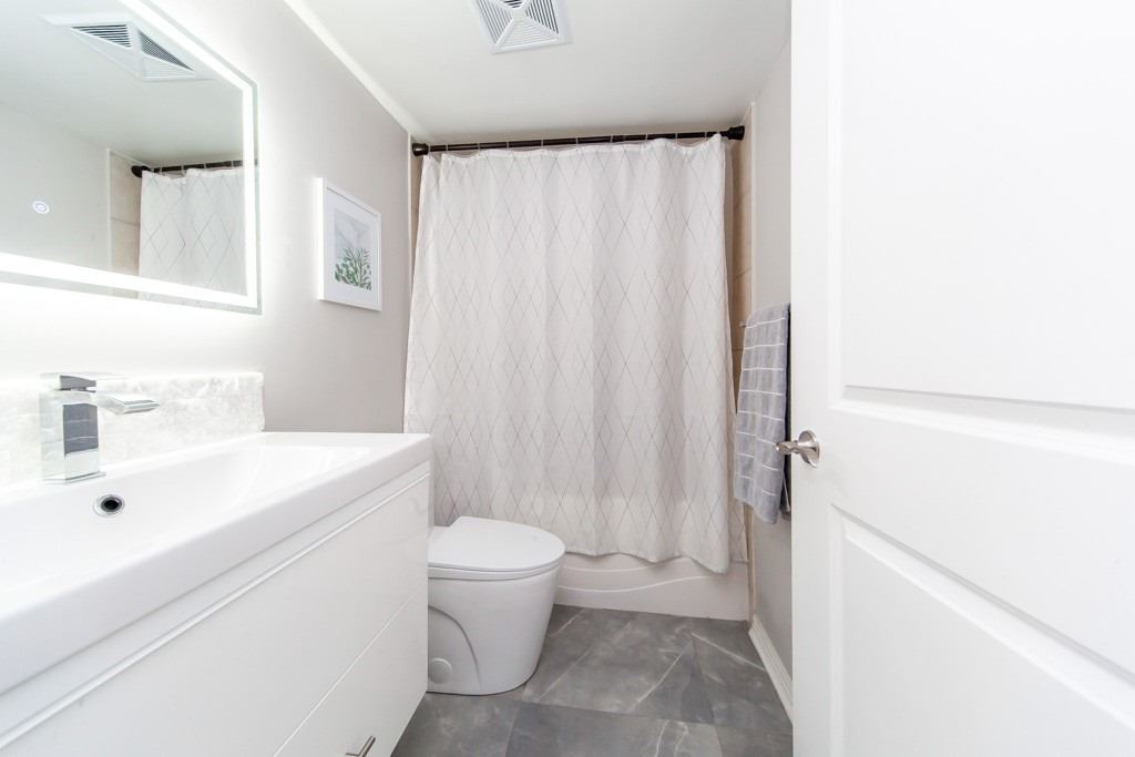 8 Rosebank Dr, #6L