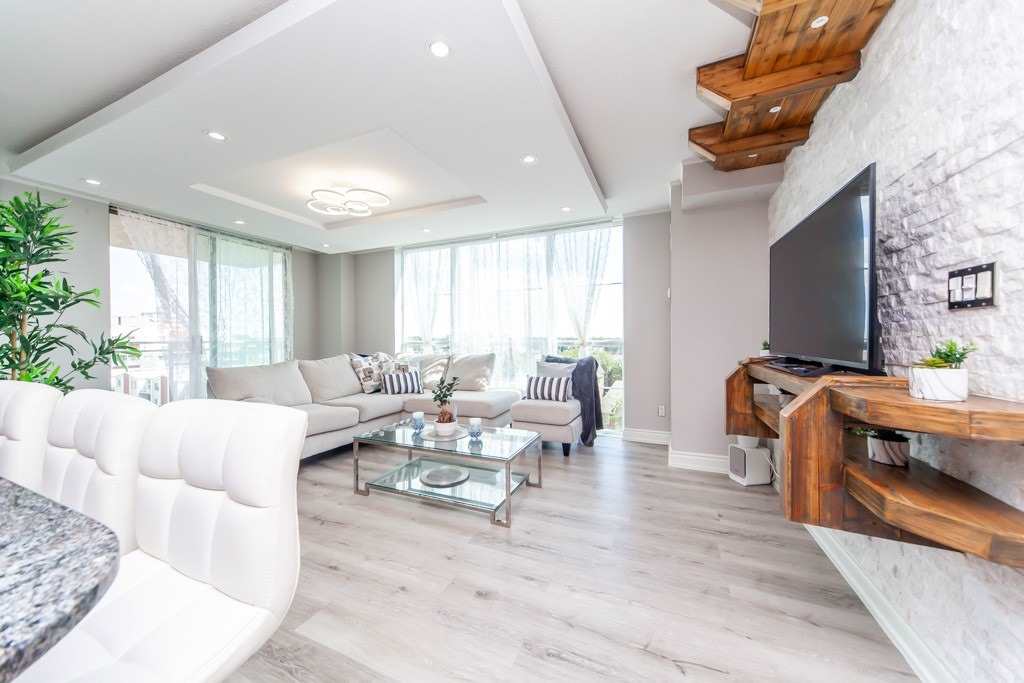 8 Rosebank Dr, #6L