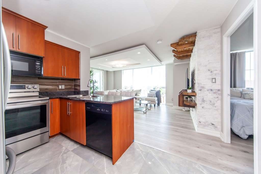 8 Rosebank Dr, #6L