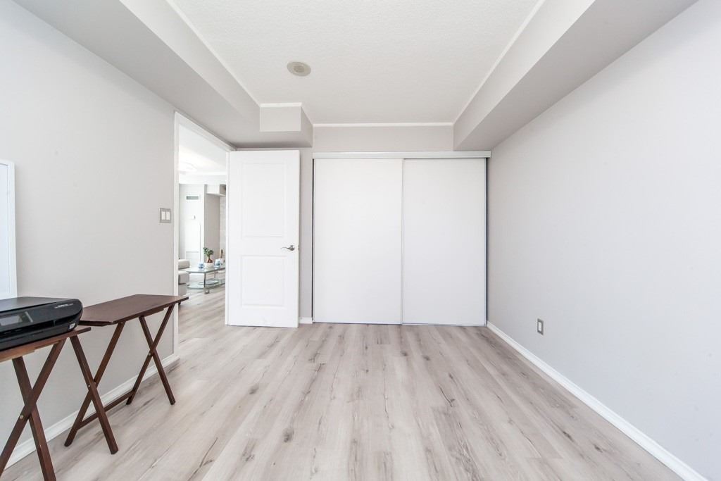 8 Rosebank Dr, #6L