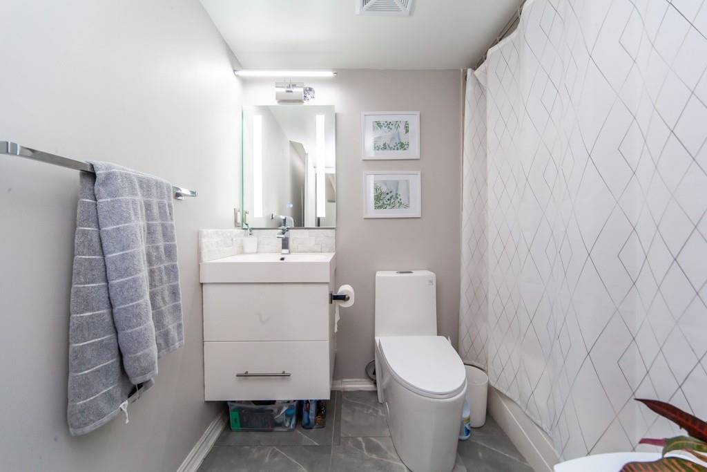 8 Rosebank Dr, #6L