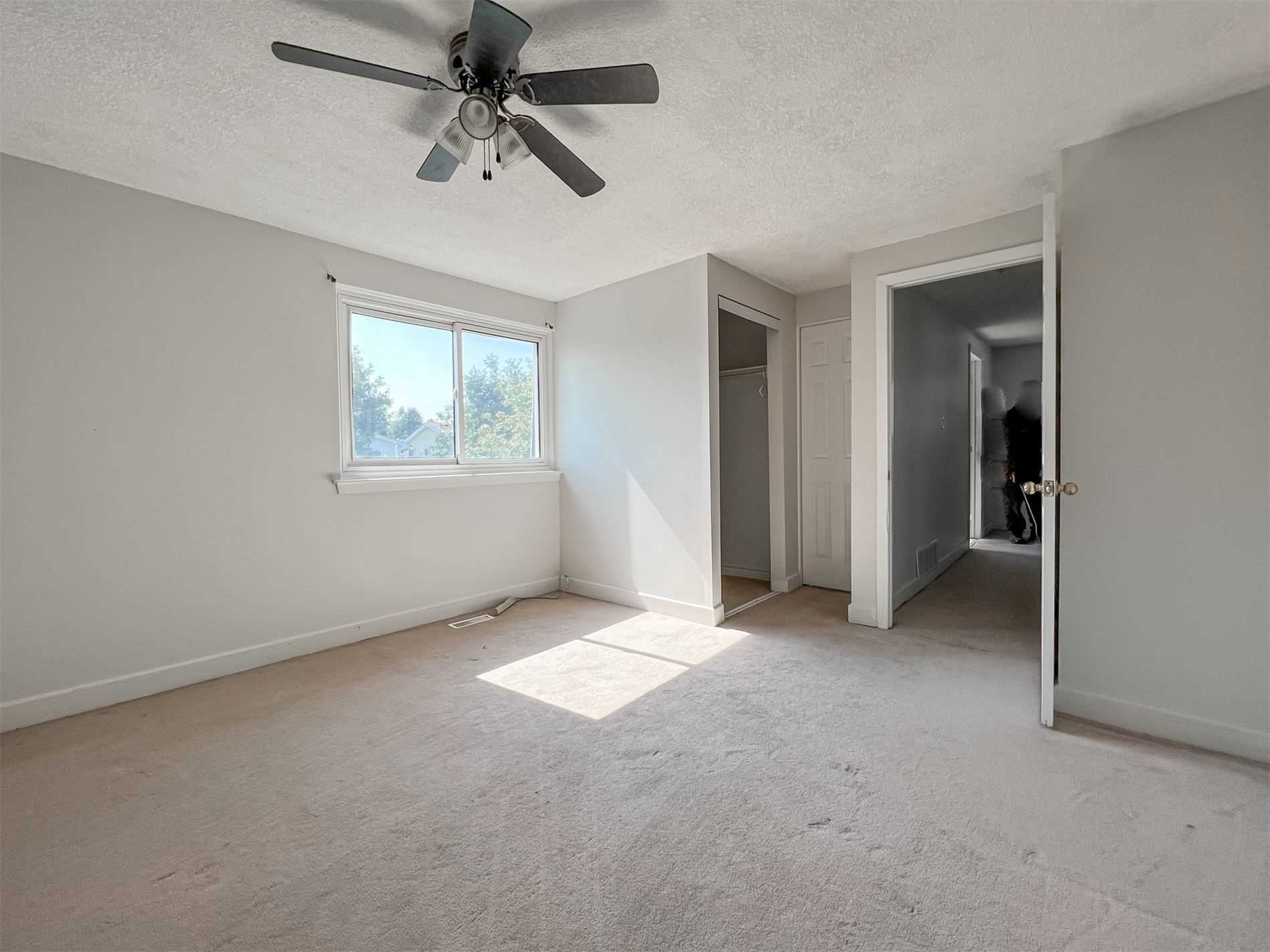 1398 Tampa Cres