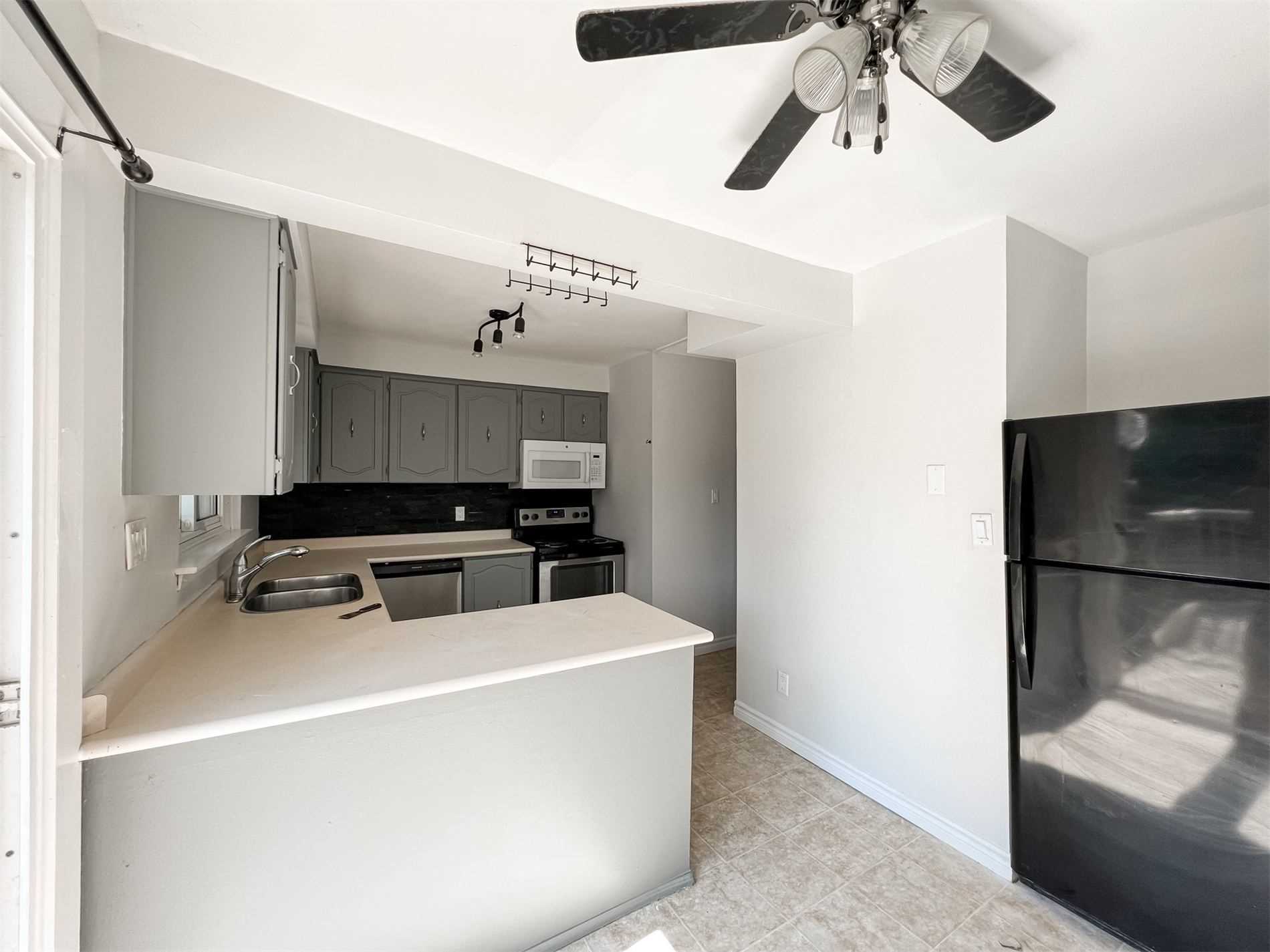 1398 Tampa Cres