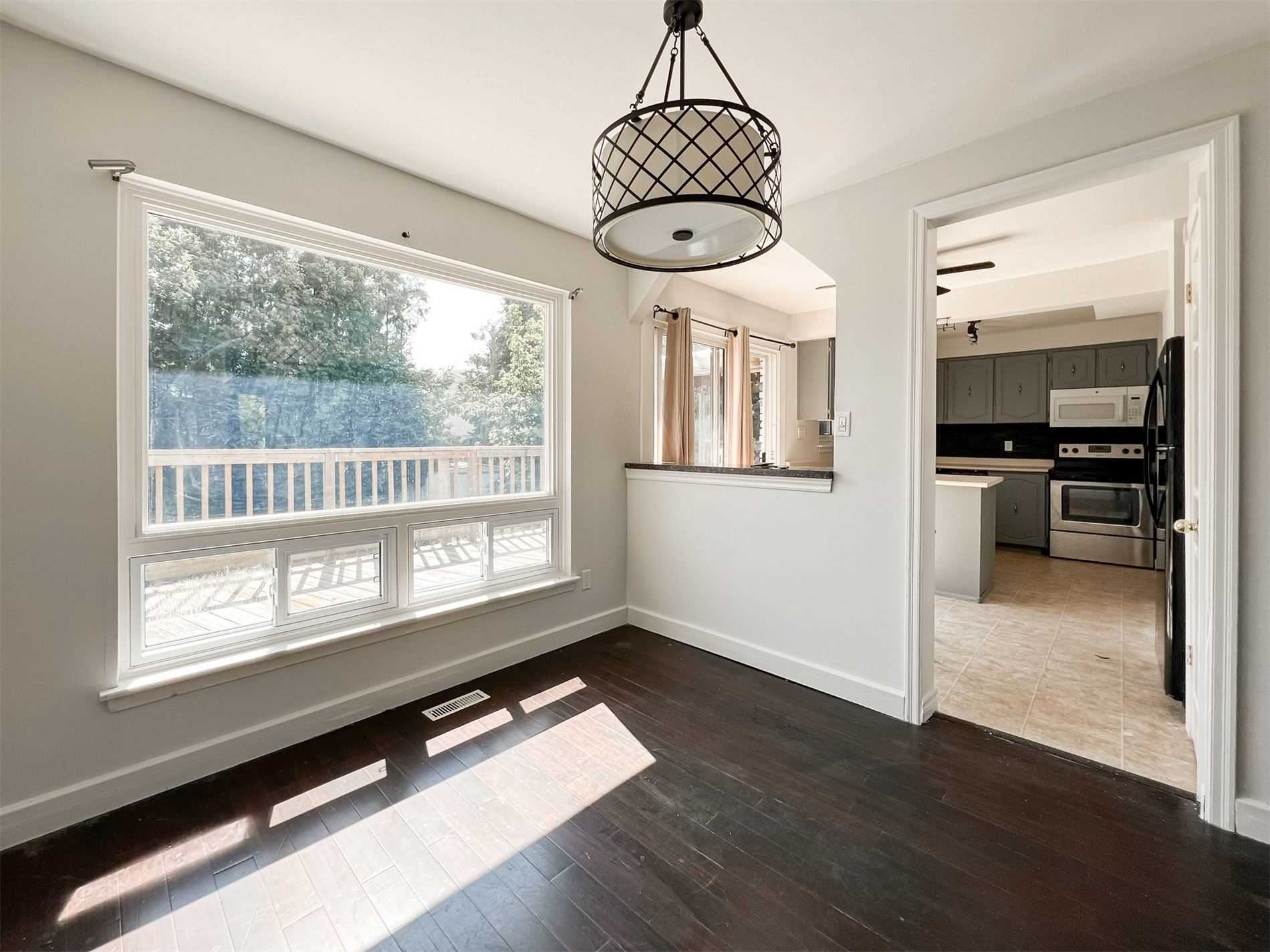 1398 Tampa Cres