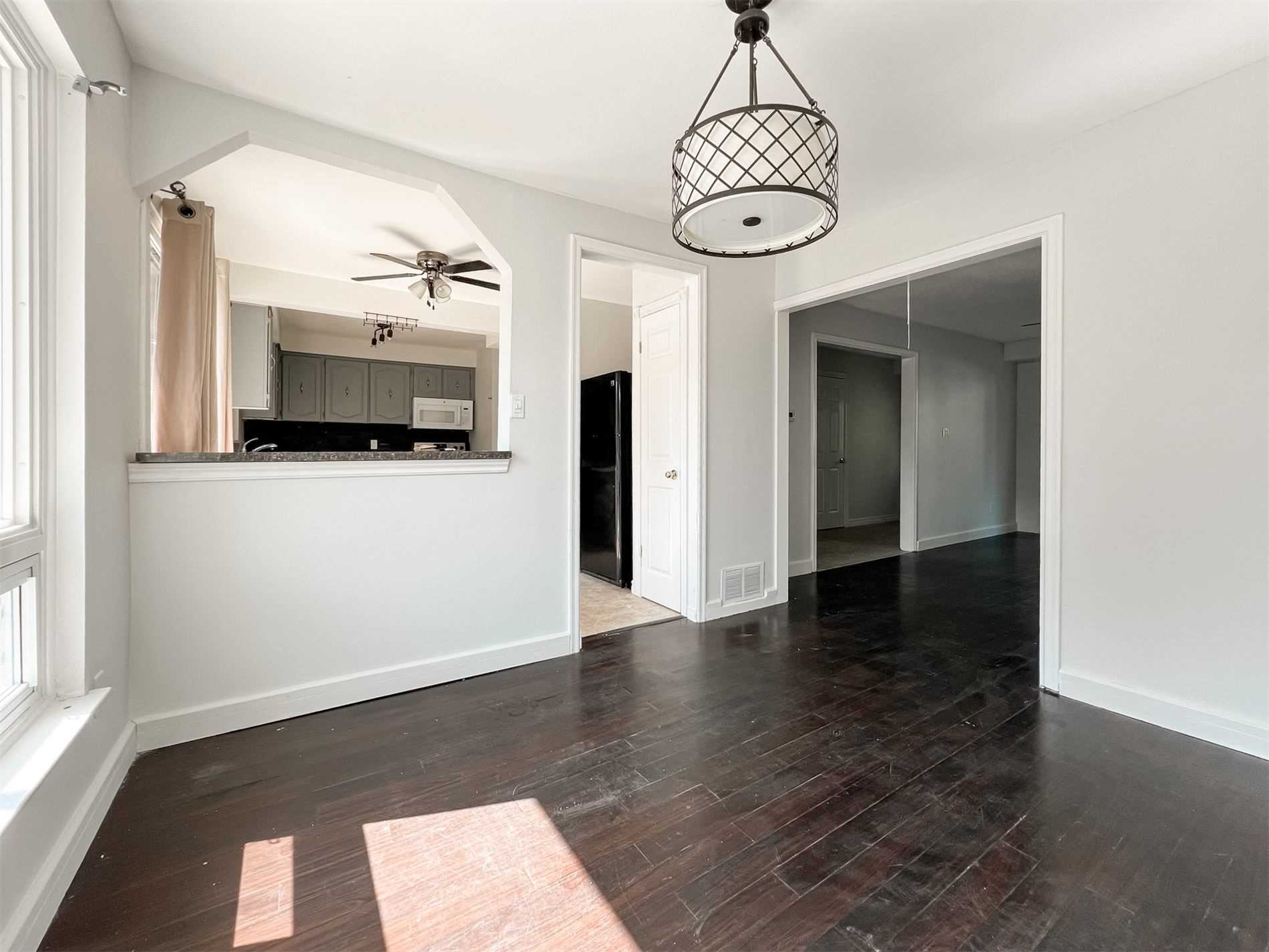 1398 Tampa Cres