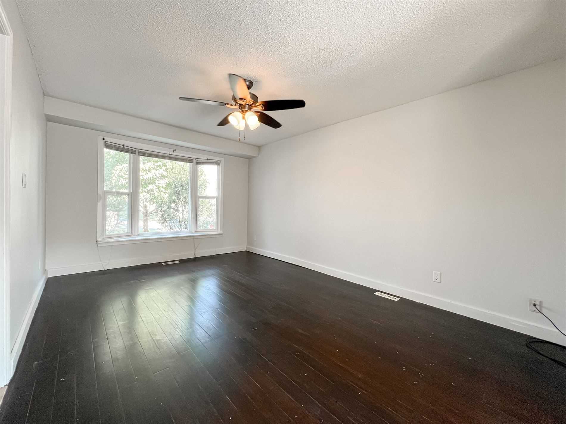 1398 Tampa Cres