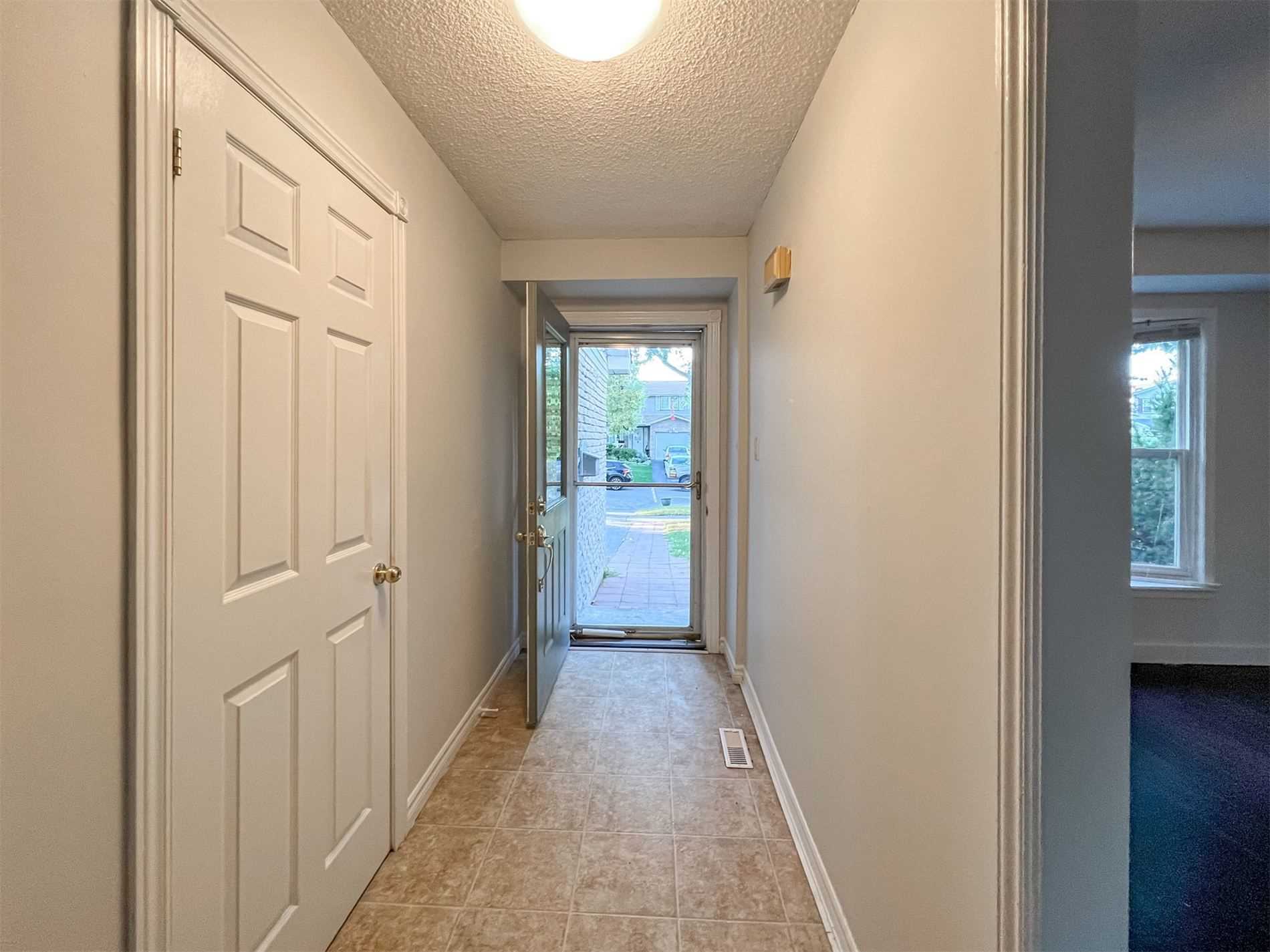 1398 Tampa Cres