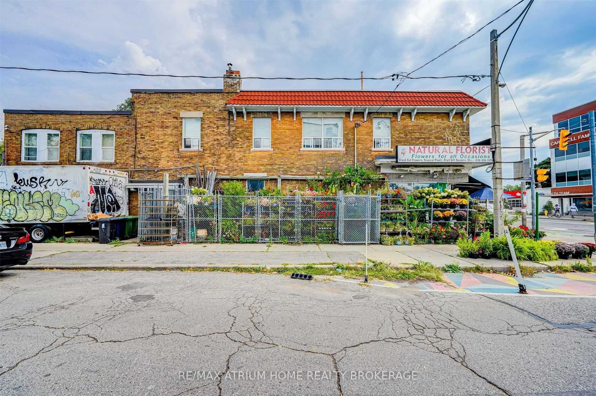 1852 Danforth Ave