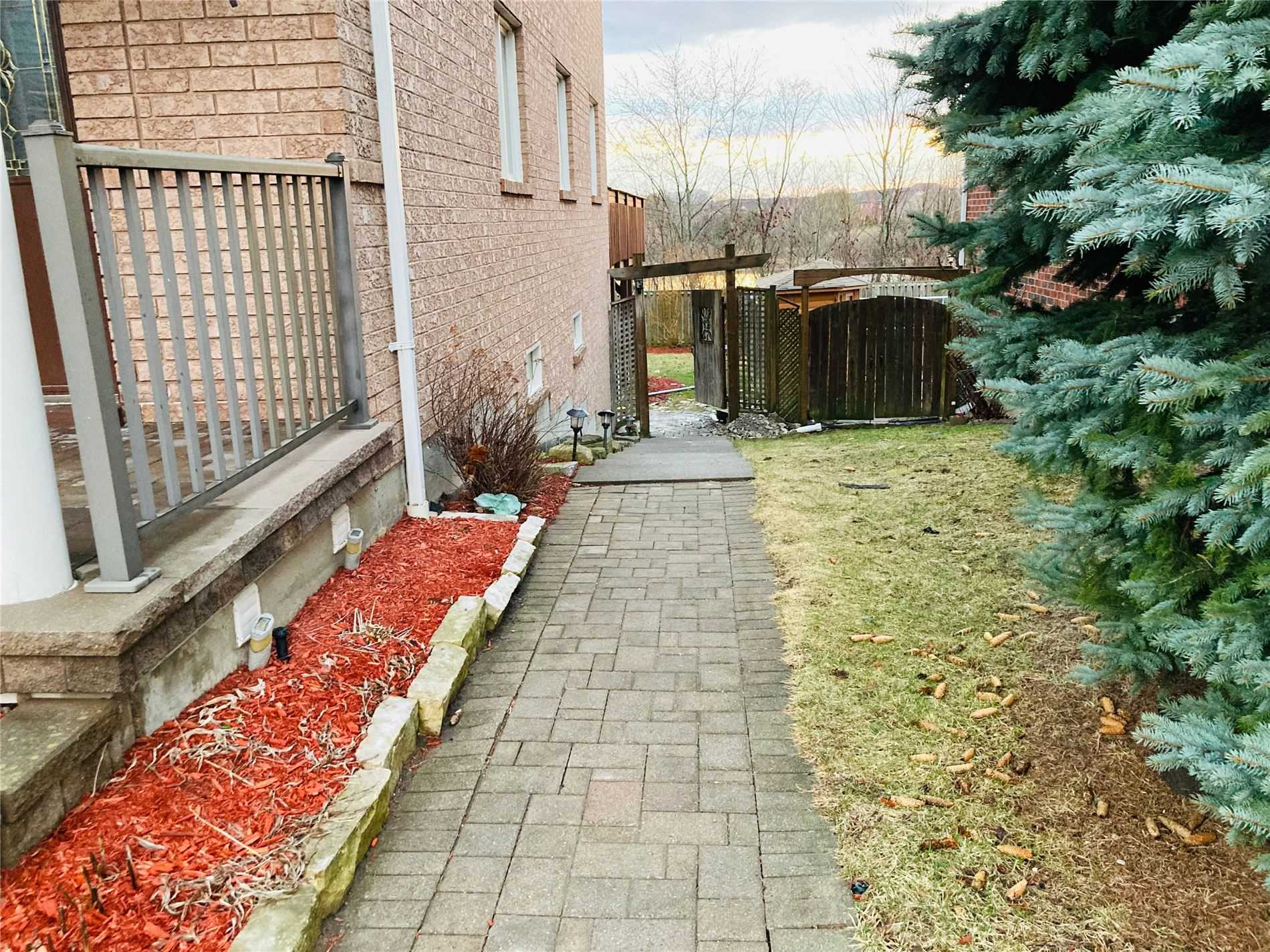 8 Woodcock Ave, #Main