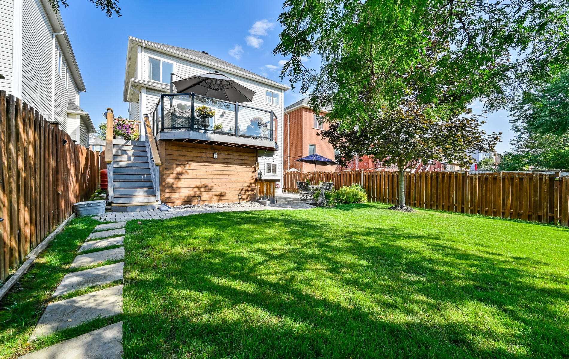 33 Downey Dr, Whitby