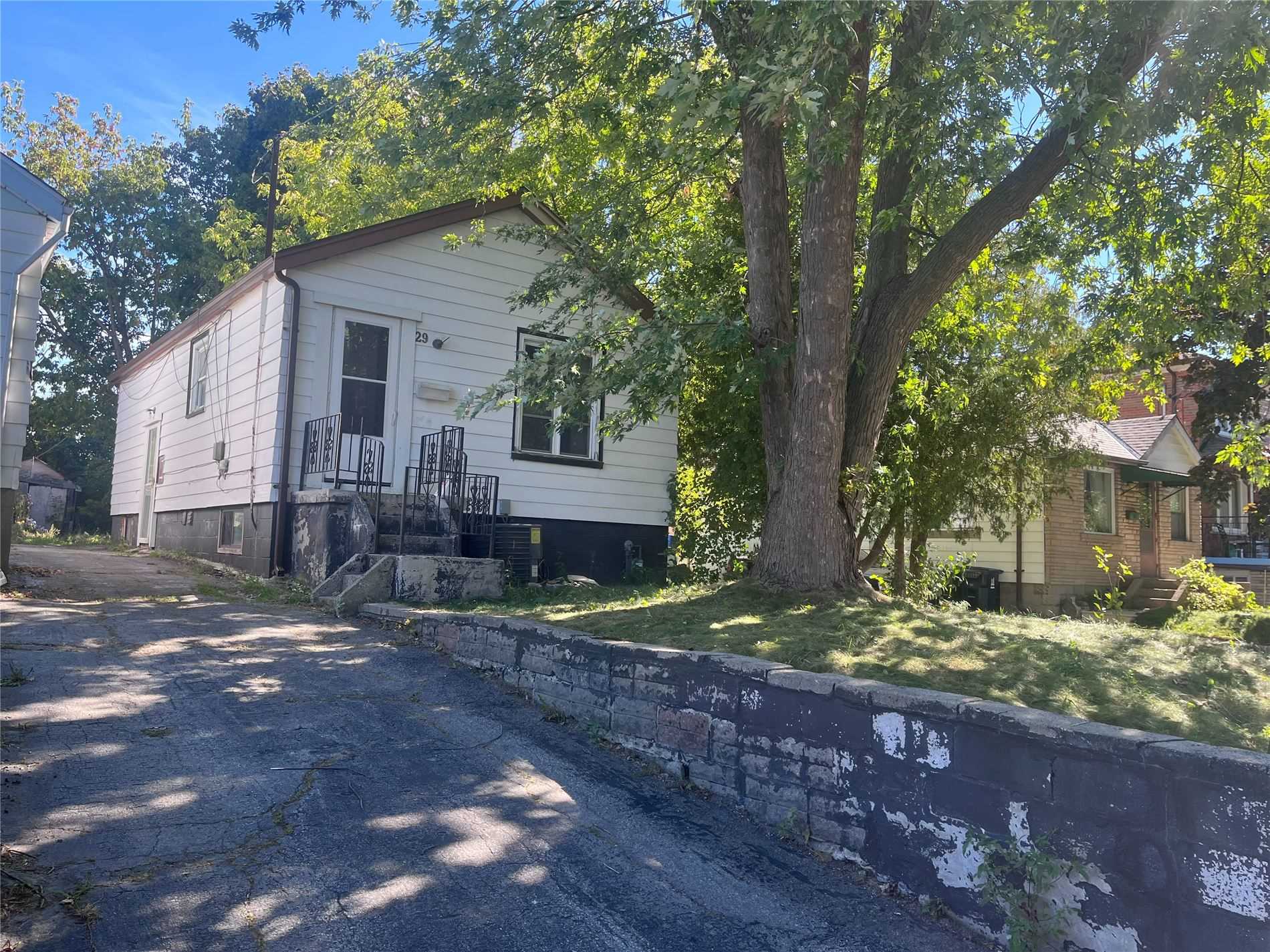 29 North Woodrow Boulevard