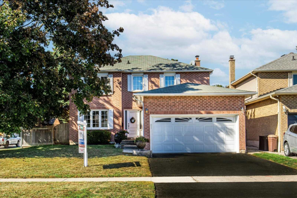880 White Ash Dr, Whitby