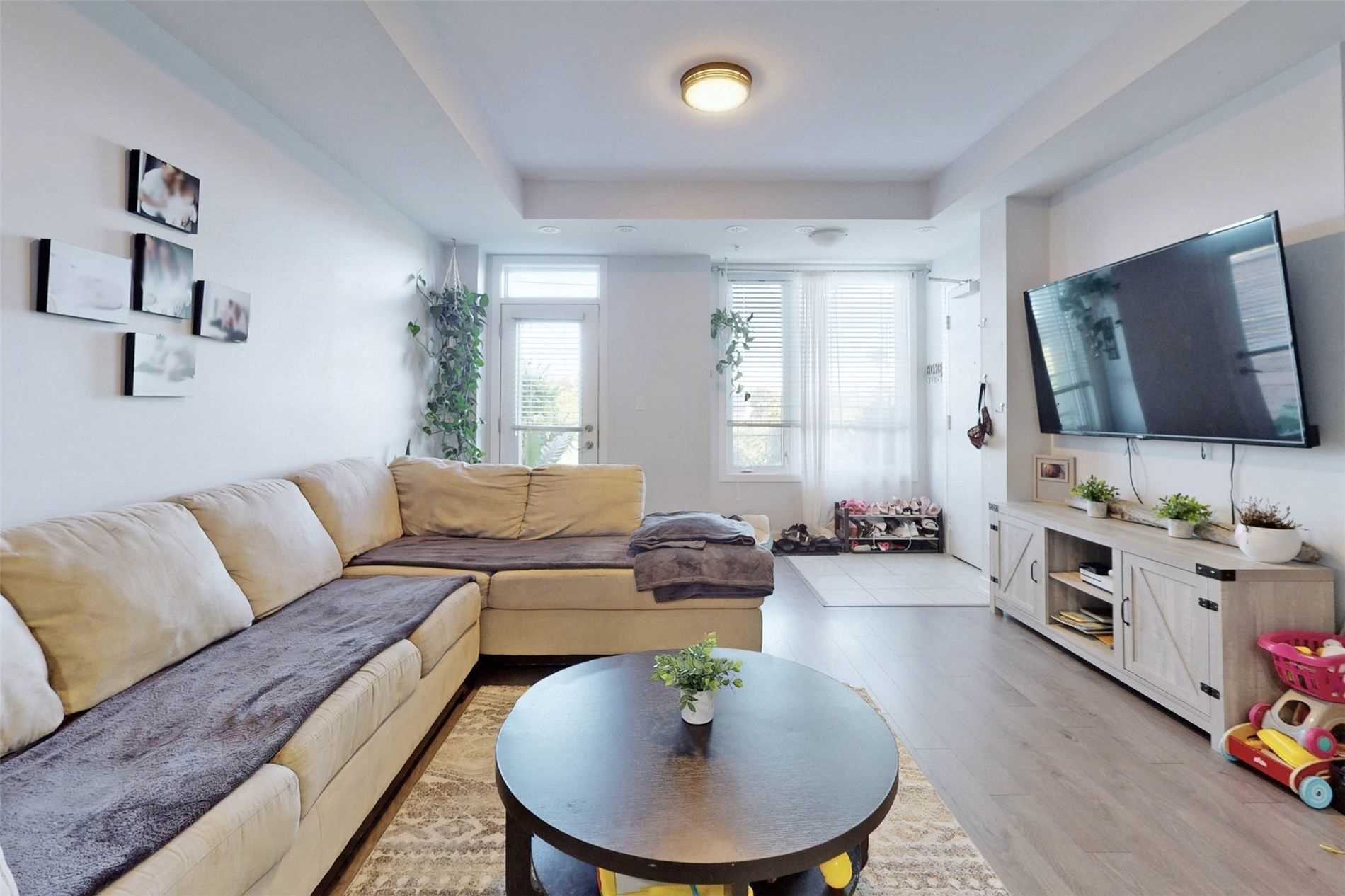 1555 Kingston Road, #404
