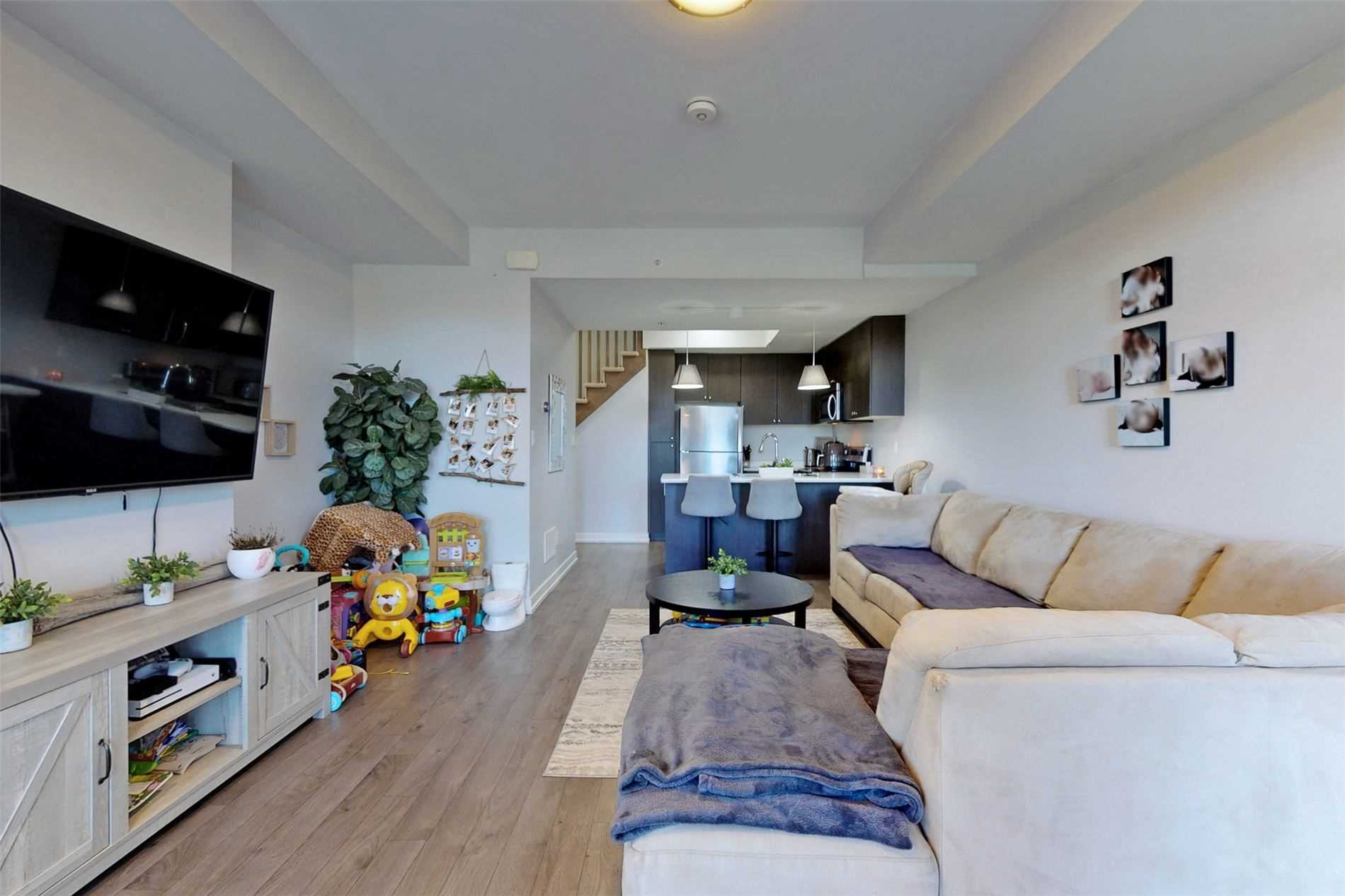 1555 Kingston Road, #404