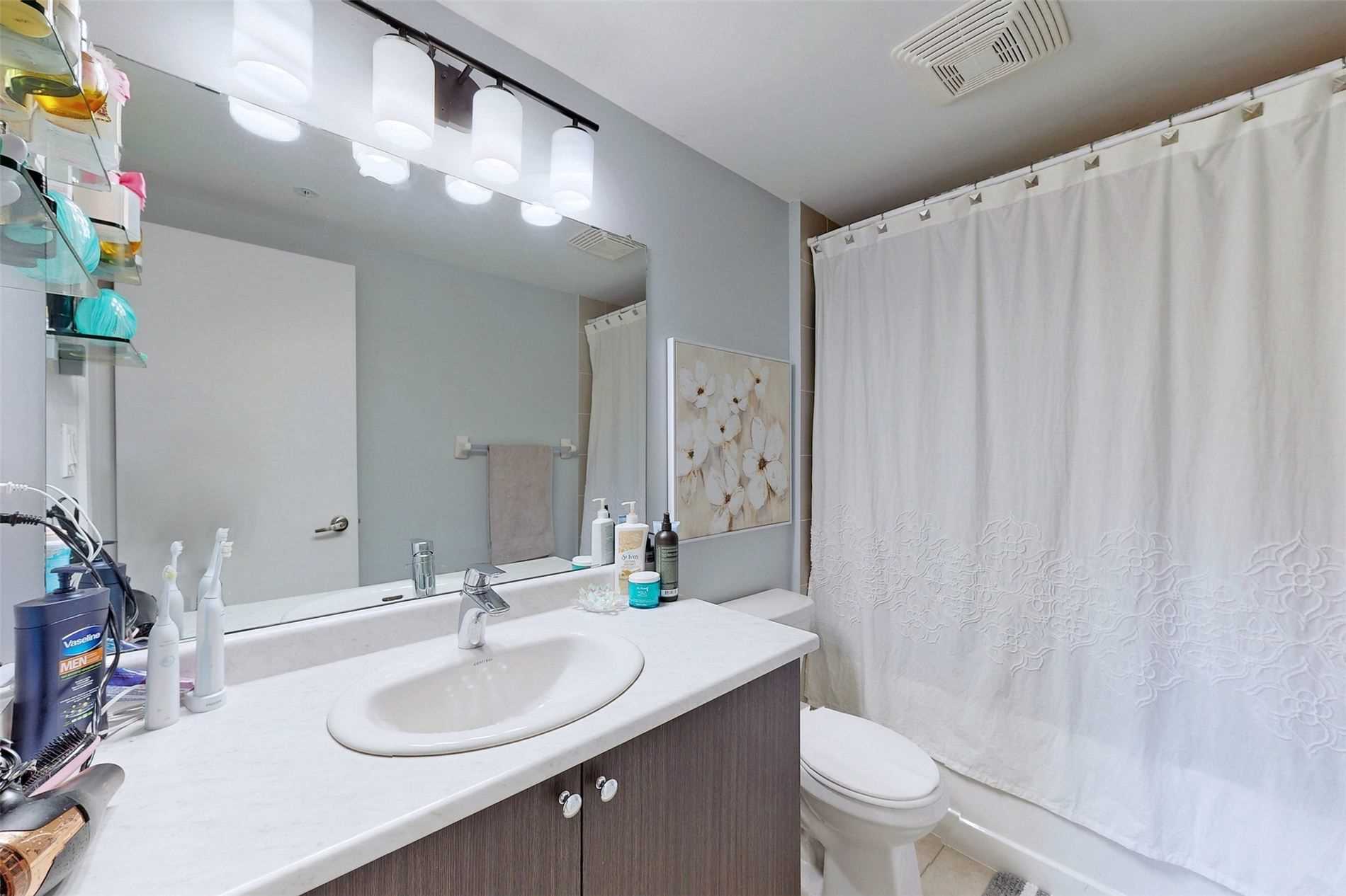 1555 Kingston Road, #404