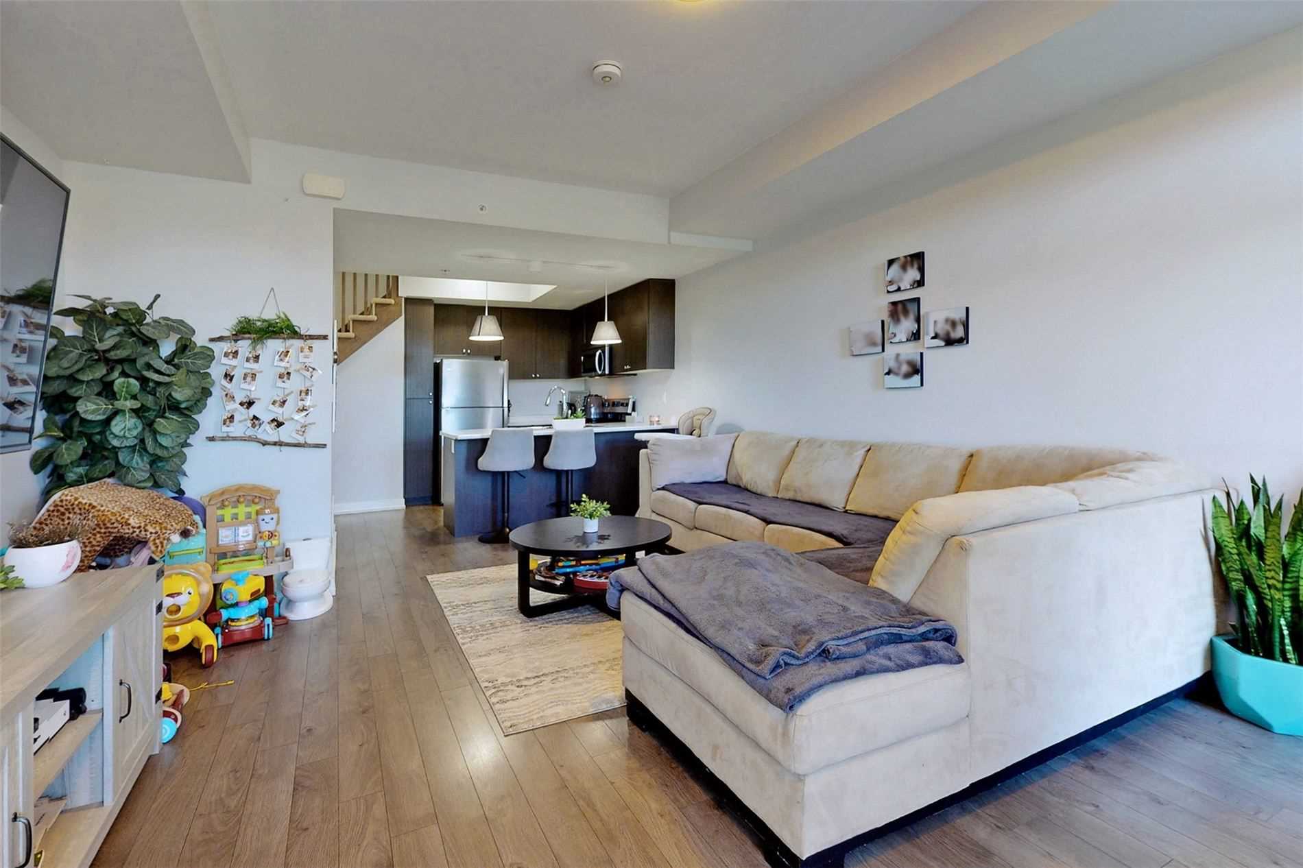 1555 Kingston Road, #404