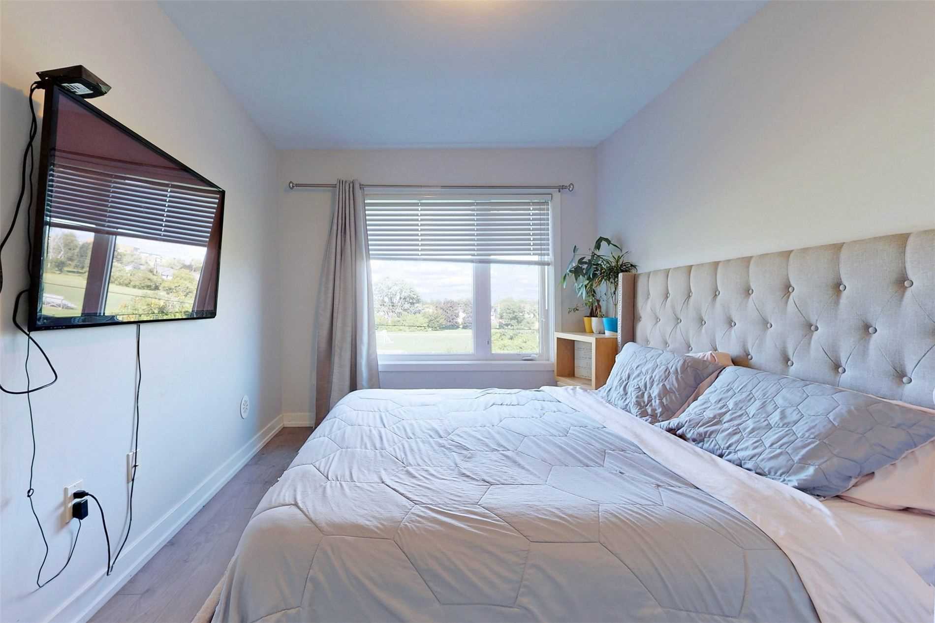 1555 Kingston Road, #404