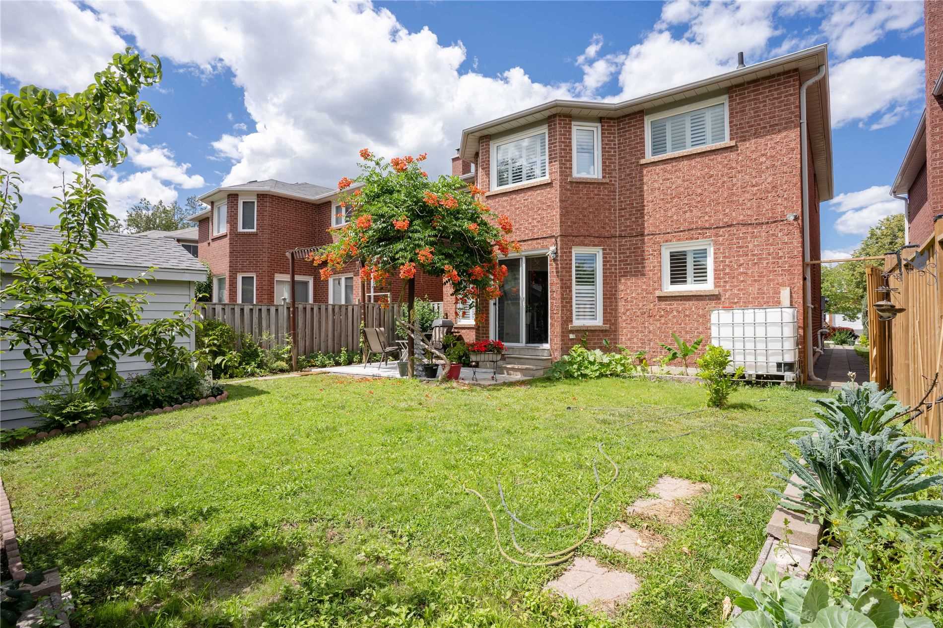 207 Mossbrook Square