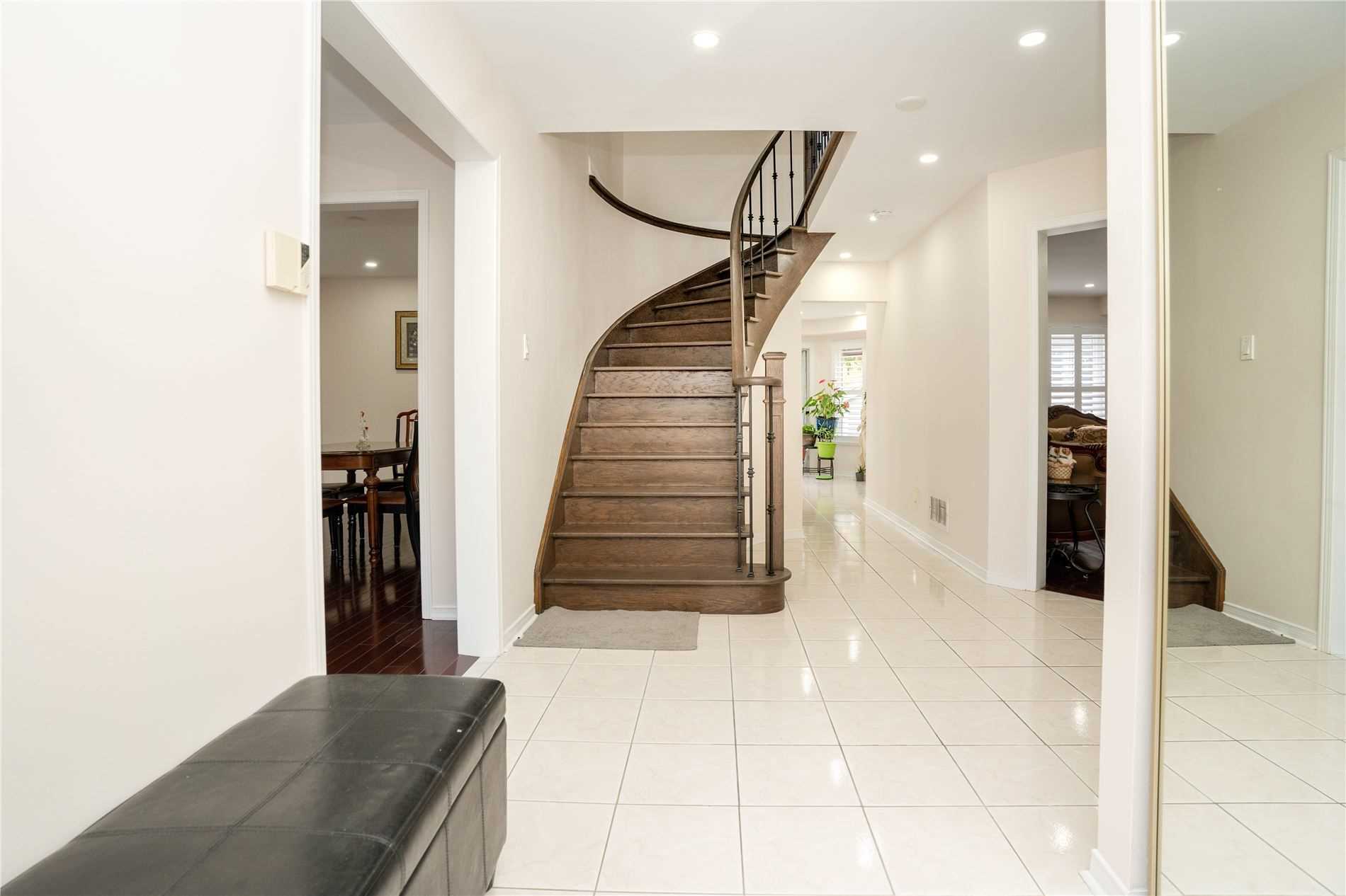207 Mossbrook Square