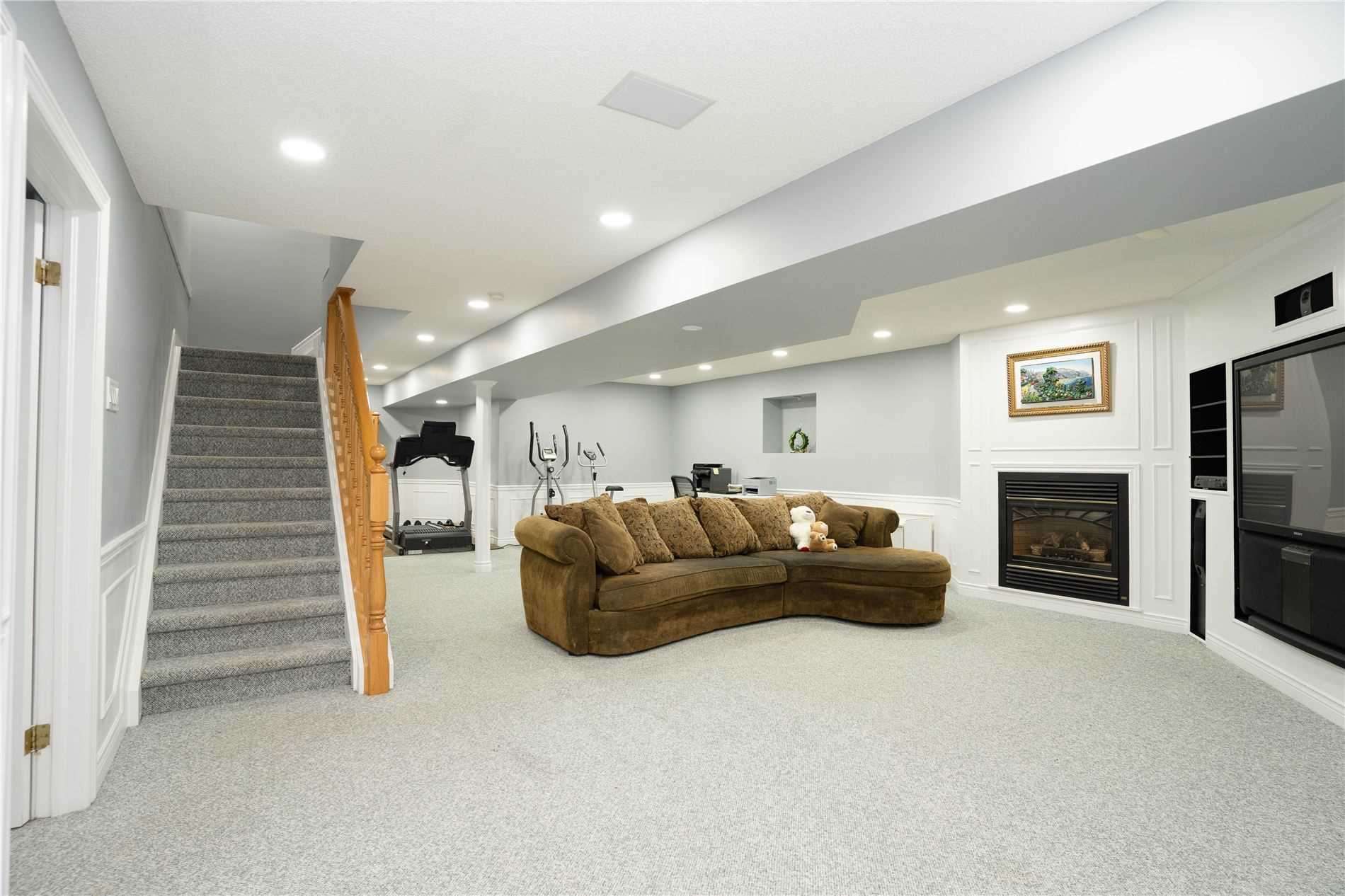 207 Mossbrook Square