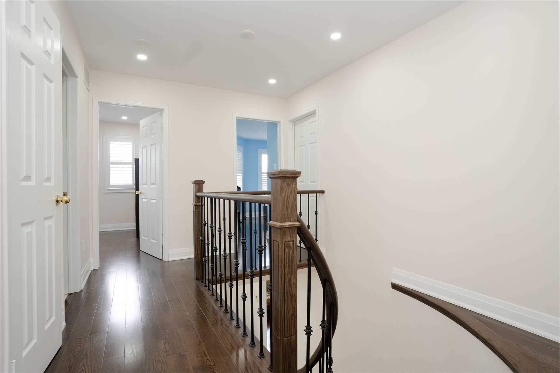 207 Mossbrook Square