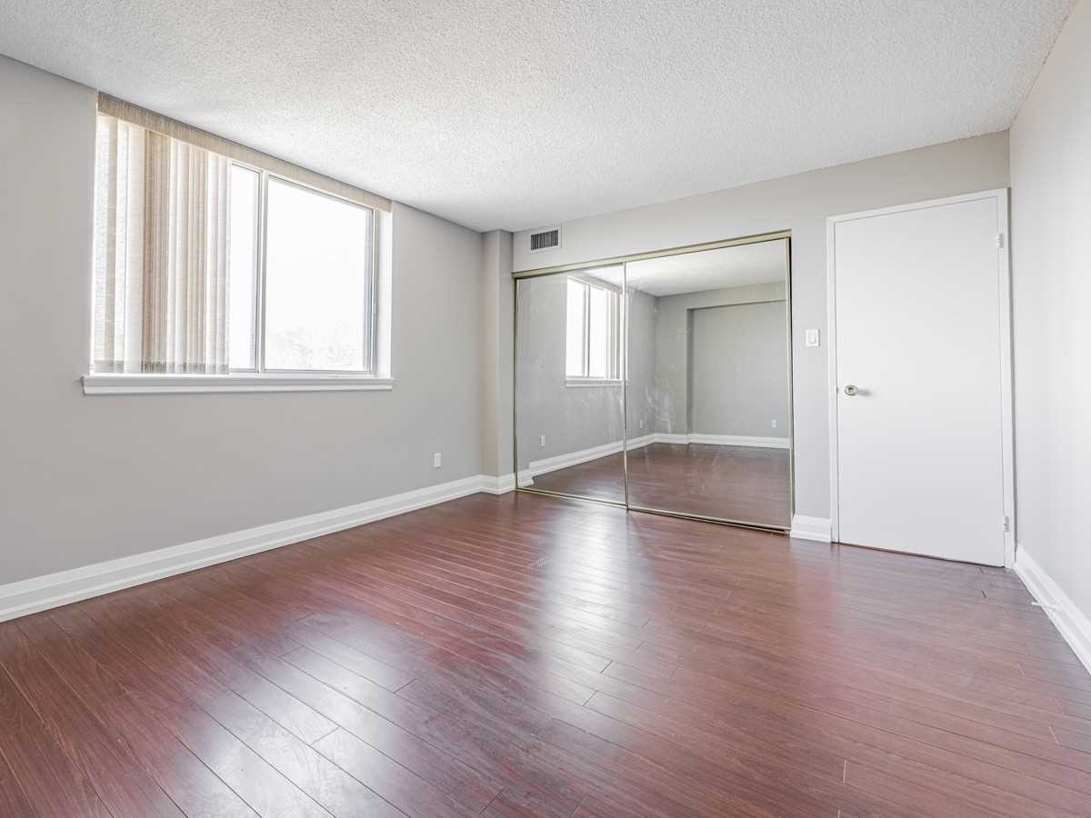 1665 Victoria Park Avenue #706
