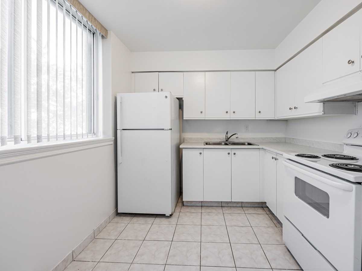 1665 Victoria Park Avenue #706