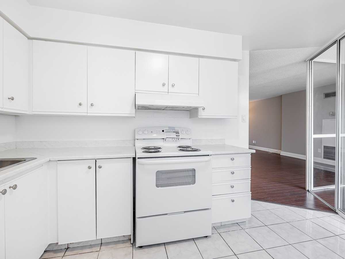 1665 Victoria Park Avenue #706