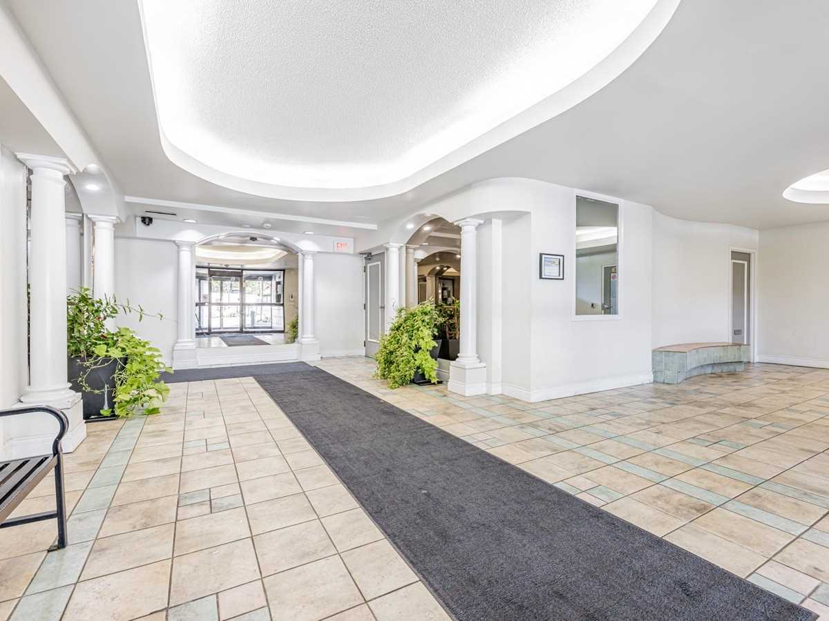 1665 Victoria Park Avenue #706