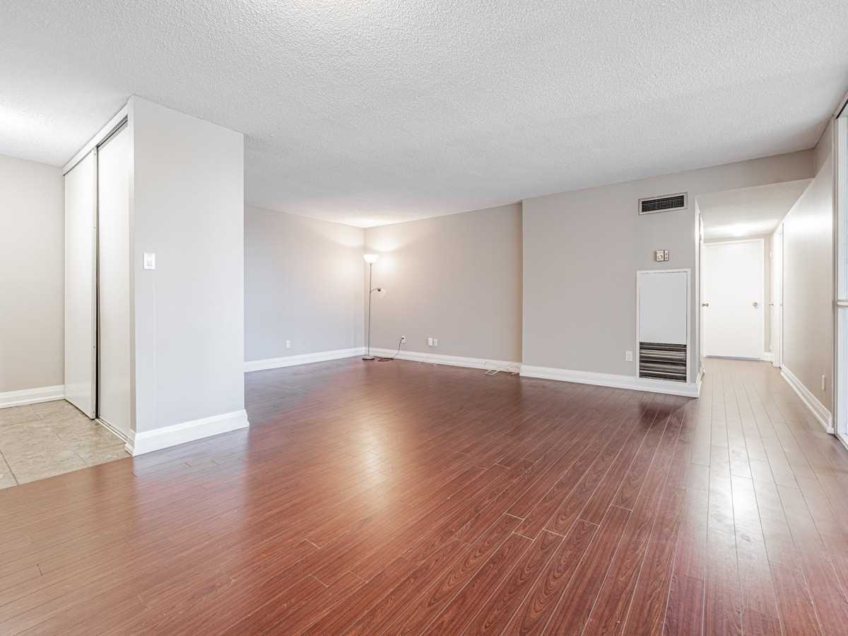 1665 Victoria Park Avenue #706