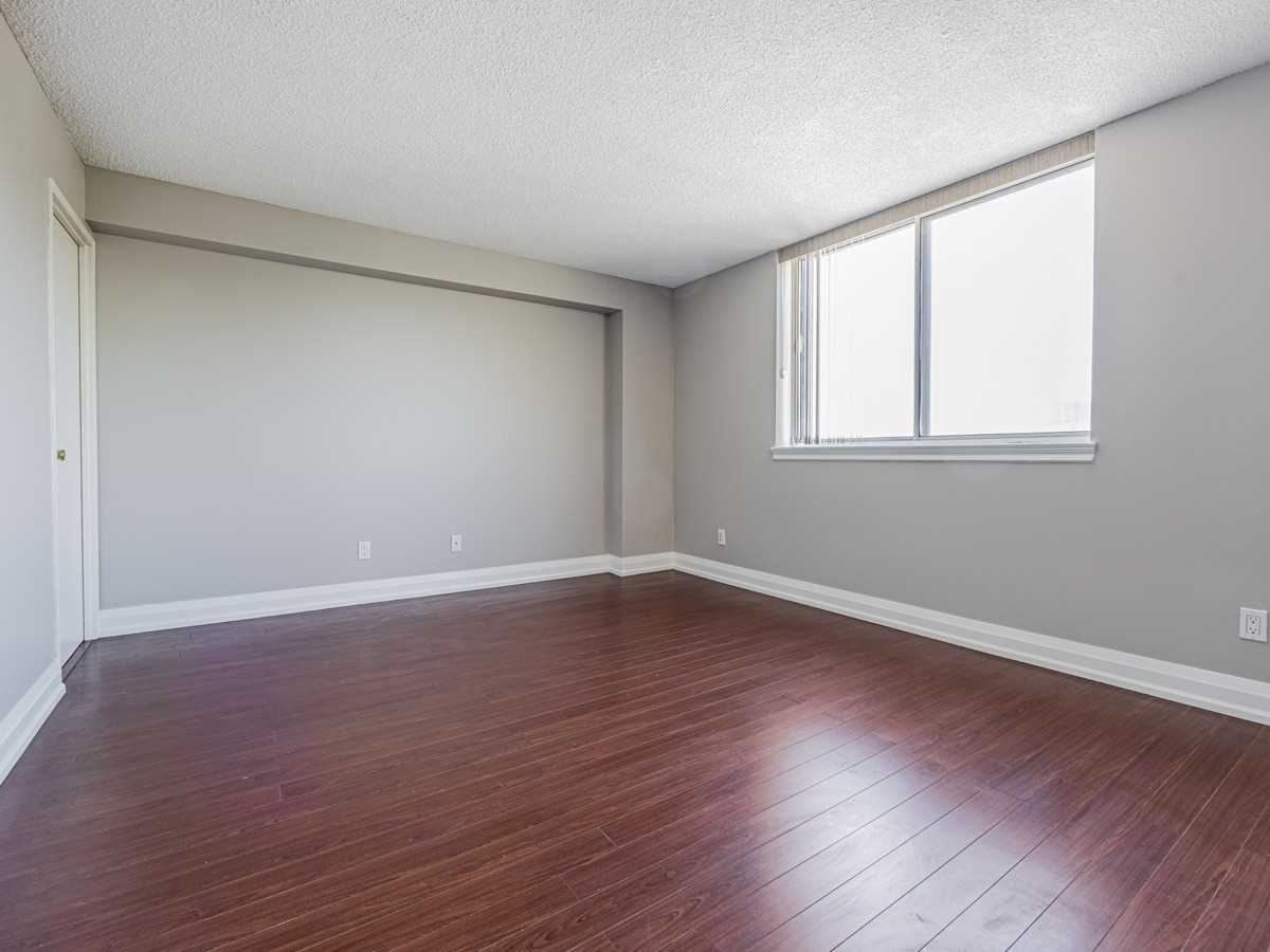 1665 Victoria Park Avenue #706