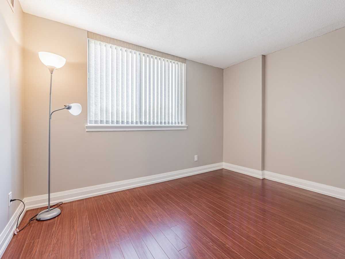 1665 Victoria Park Avenue #706