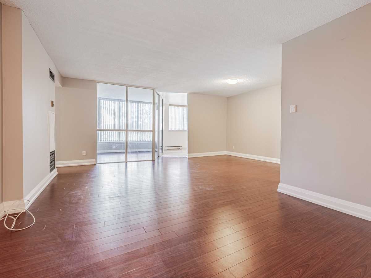 1665 Victoria Park Avenue #706