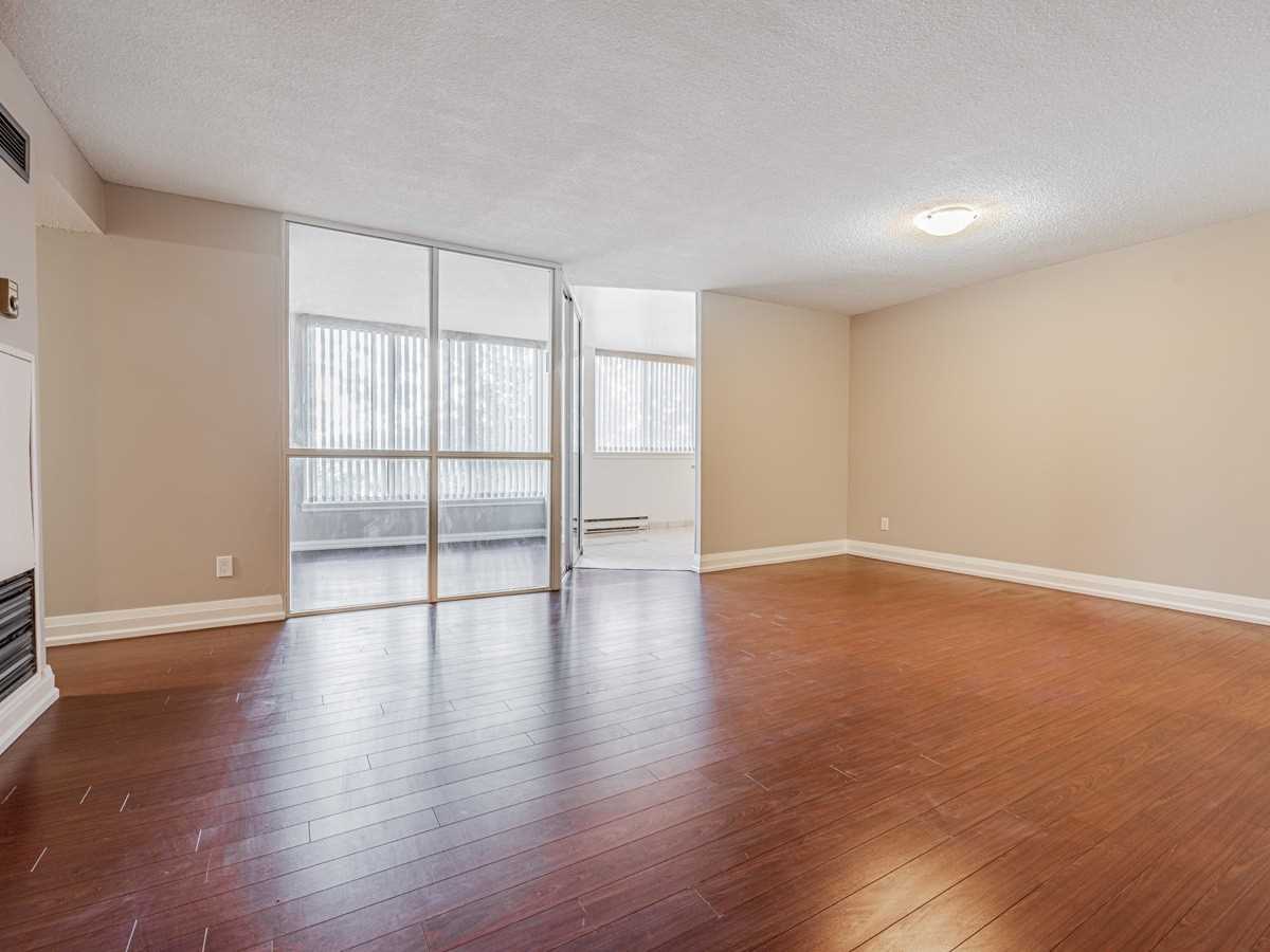 1665 Victoria Park Avenue #706