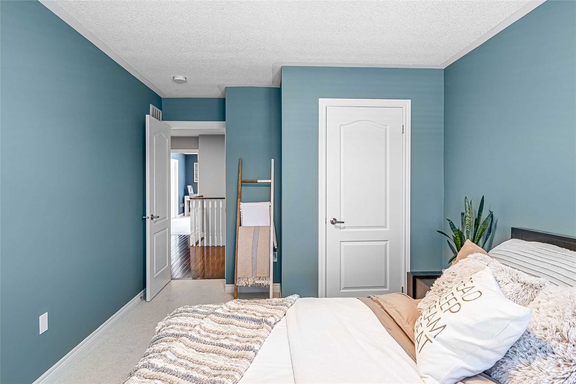 119 Robert Attersley Drive E