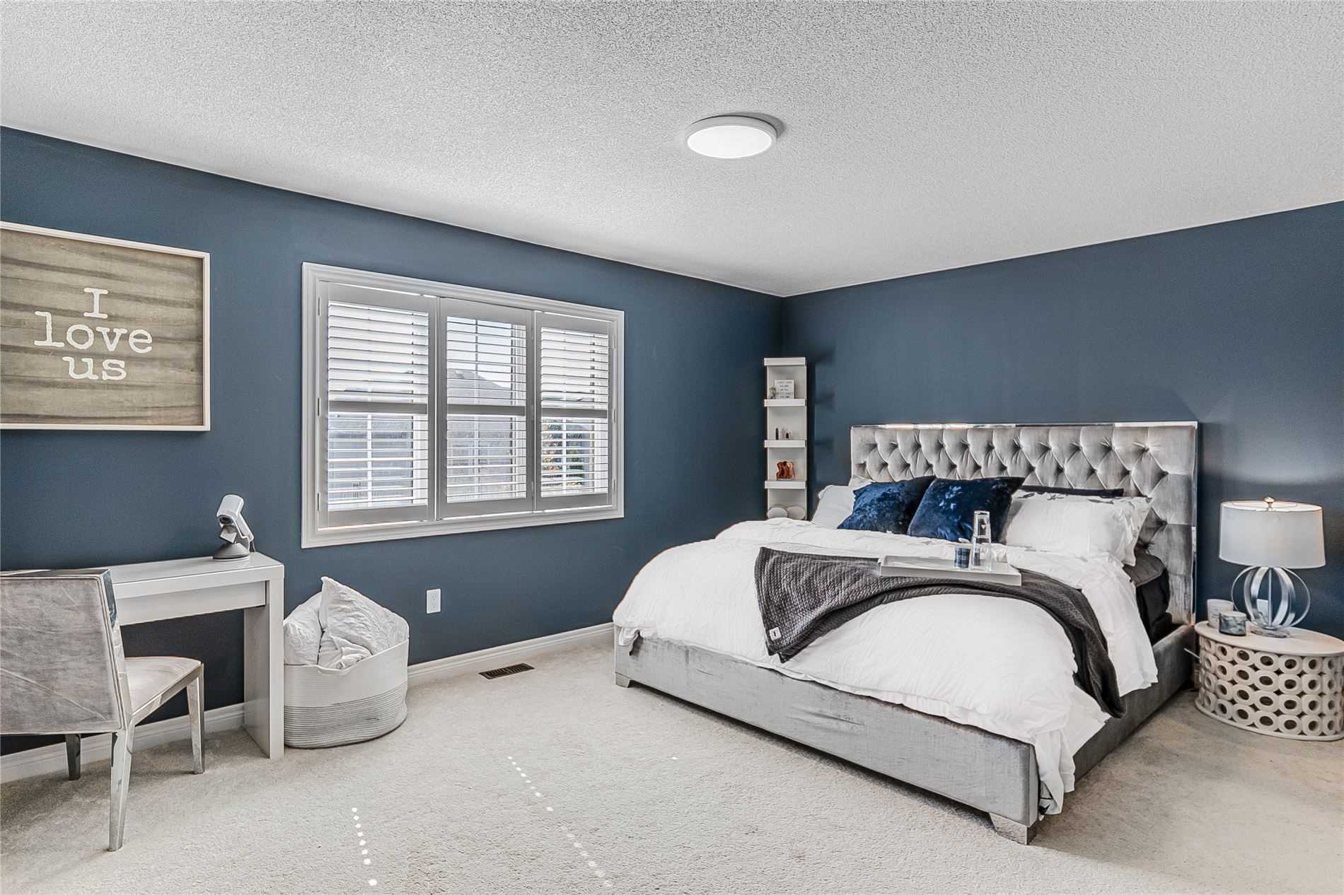 119 Robert Attersley Drive E