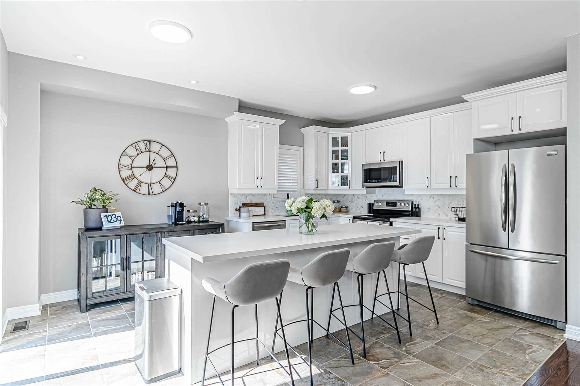 119 Robert Attersley Drive E