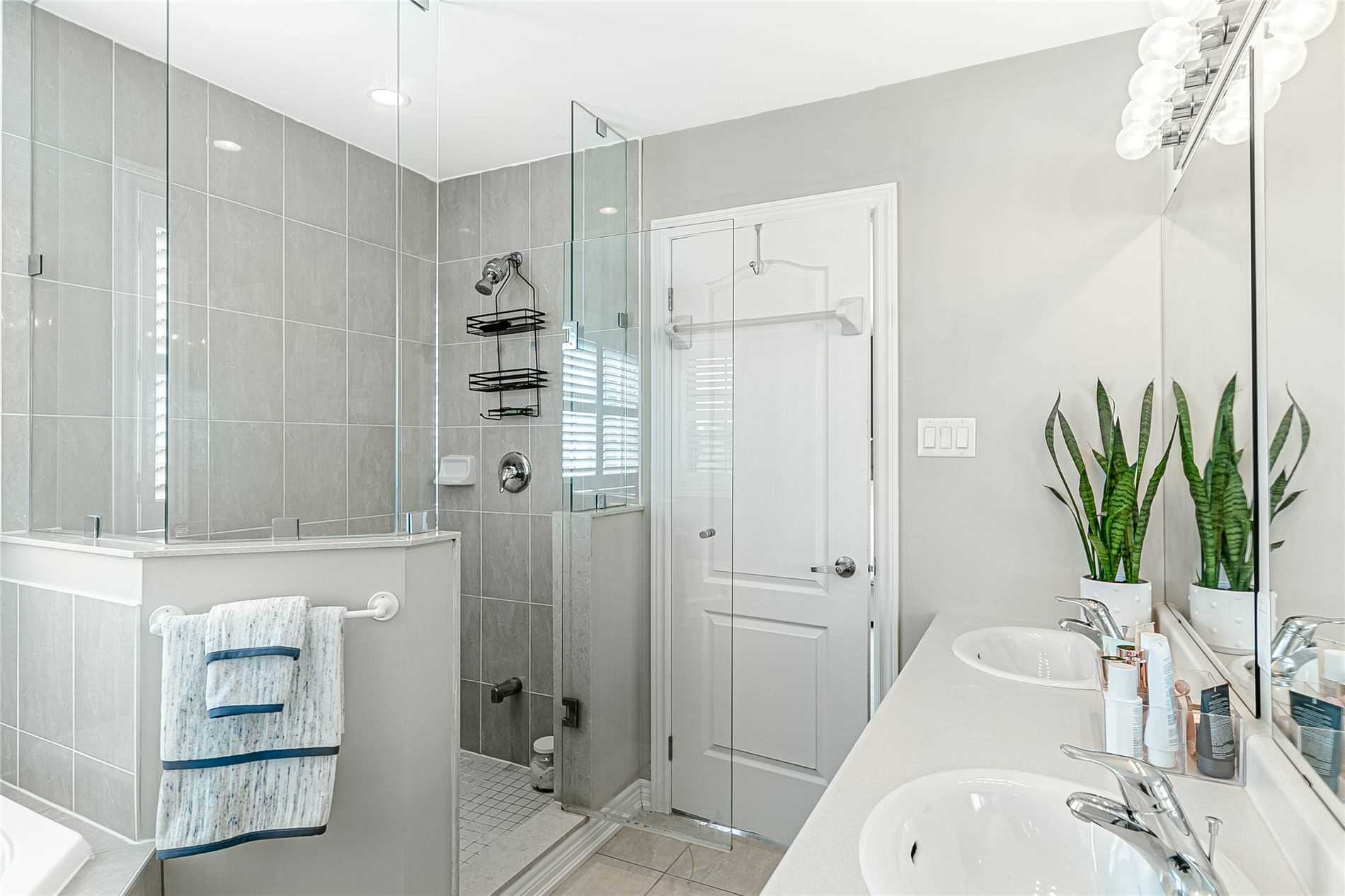 119 Robert Attersley Drive E