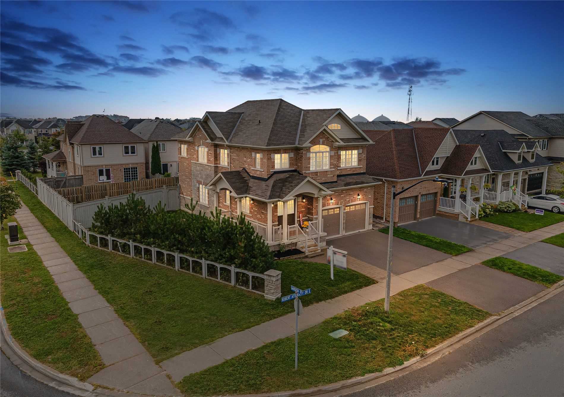 119 Robert Attersley Drive E