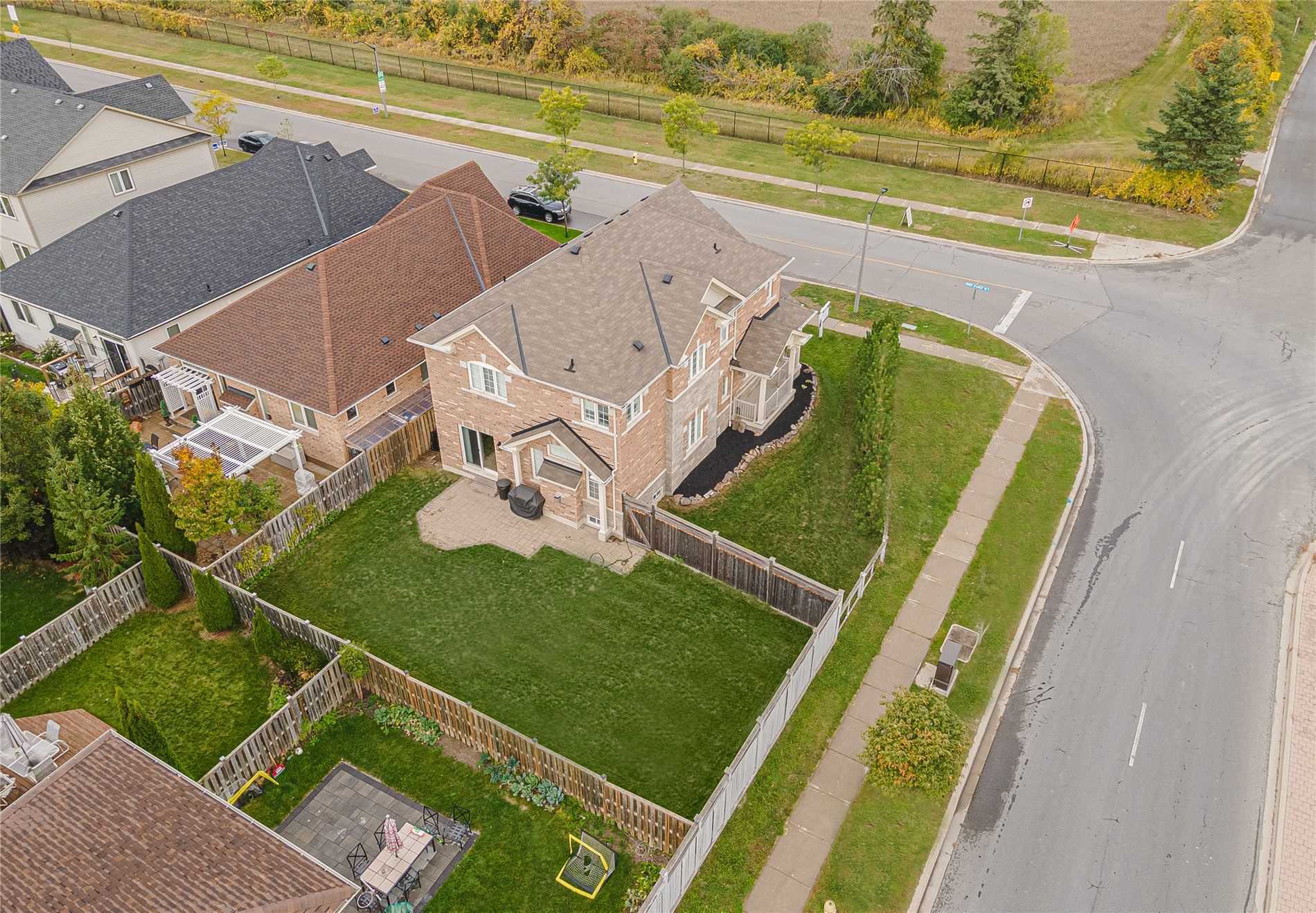119 Robert Attersley Drive E