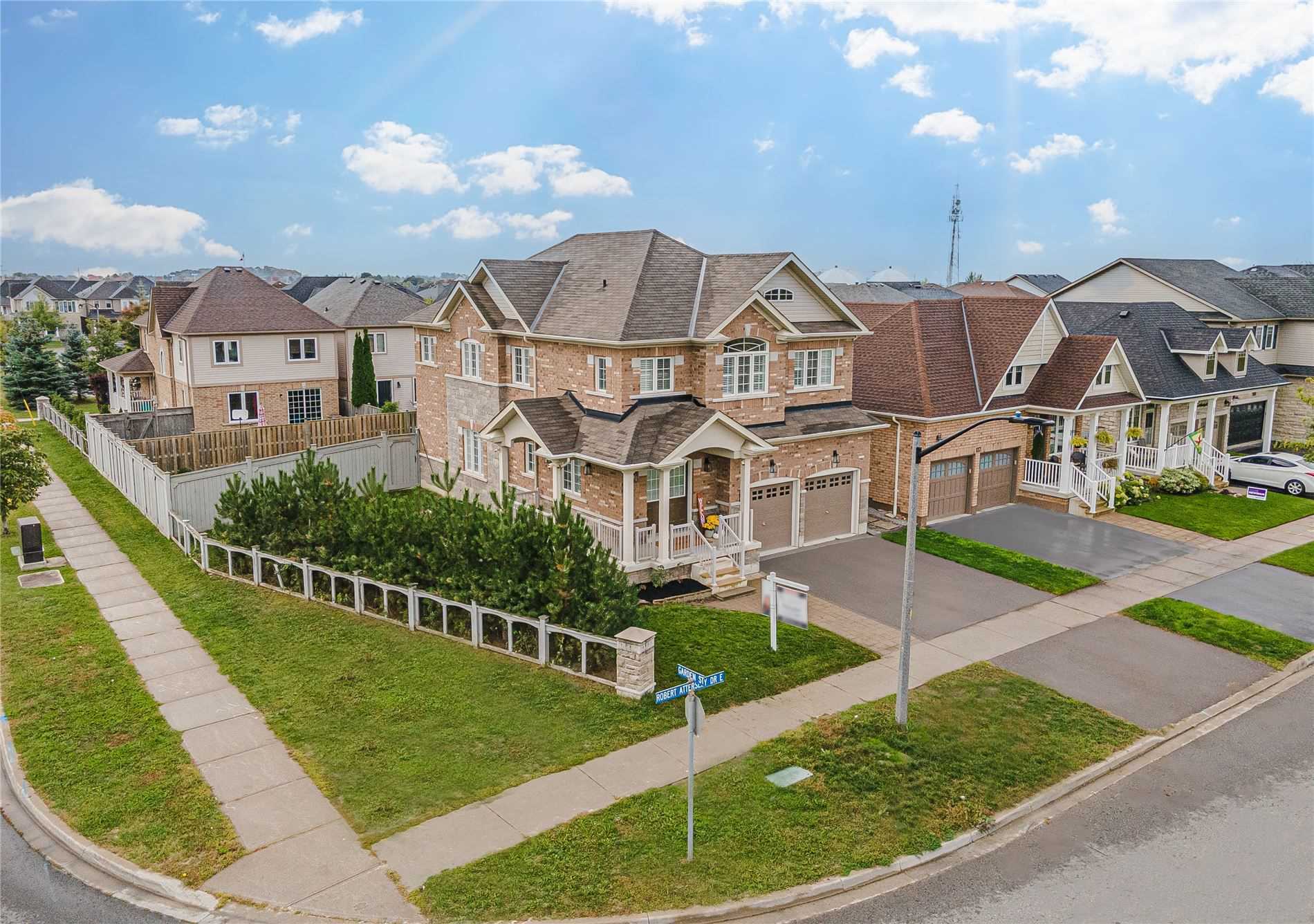 119 Robert Attersley Drive E