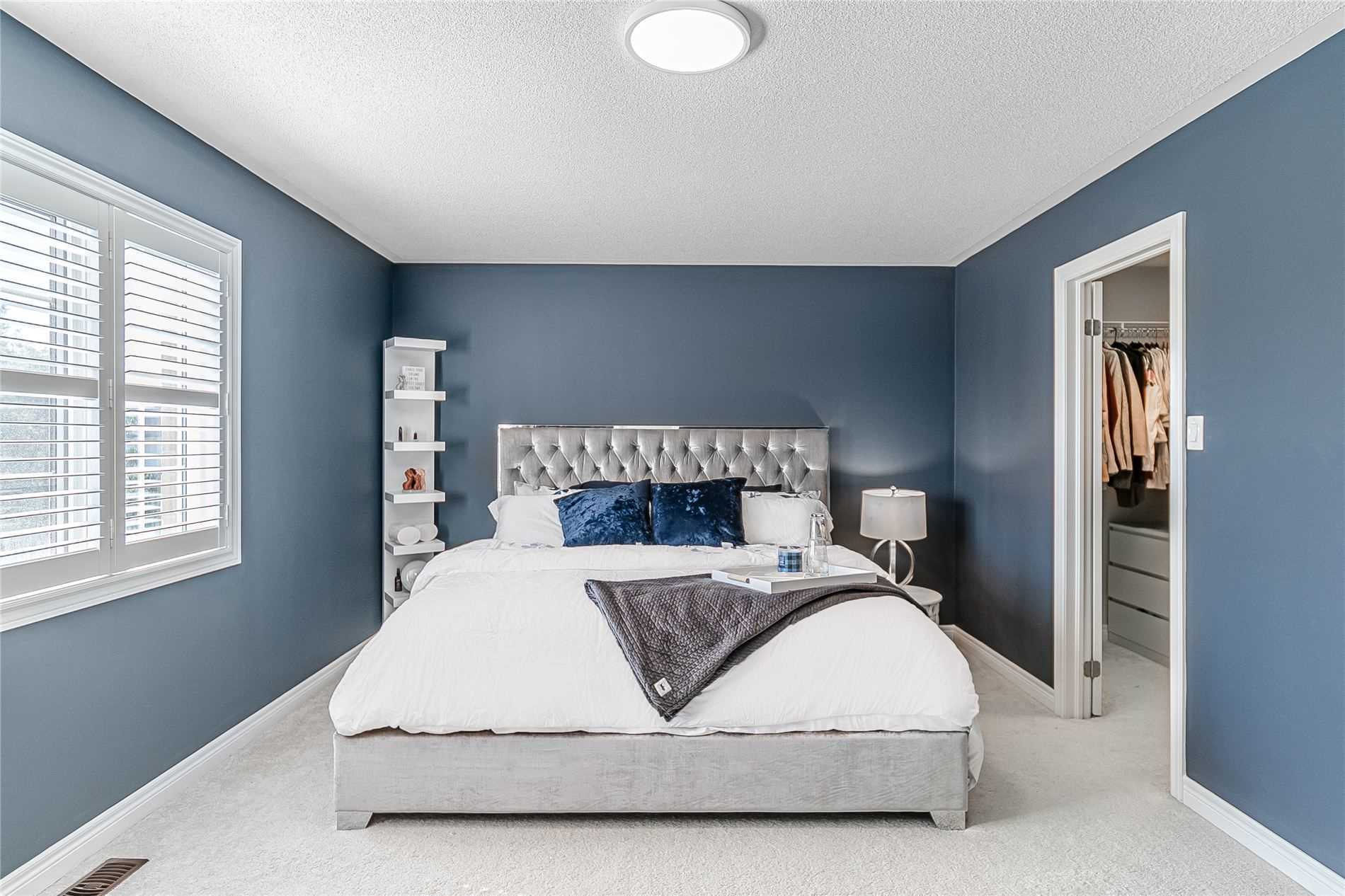 119 Robert Attersley Drive E