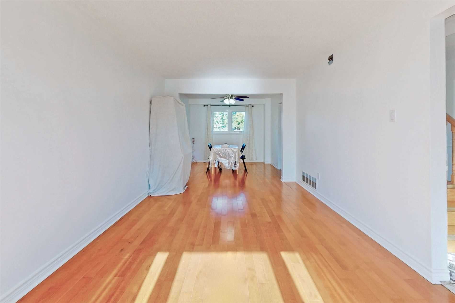 18 Charlton Cres