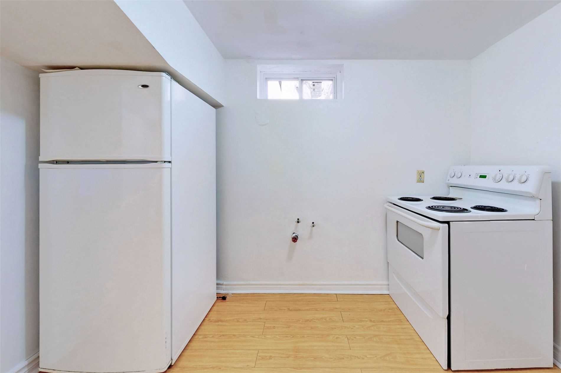 18 Charlton Cres