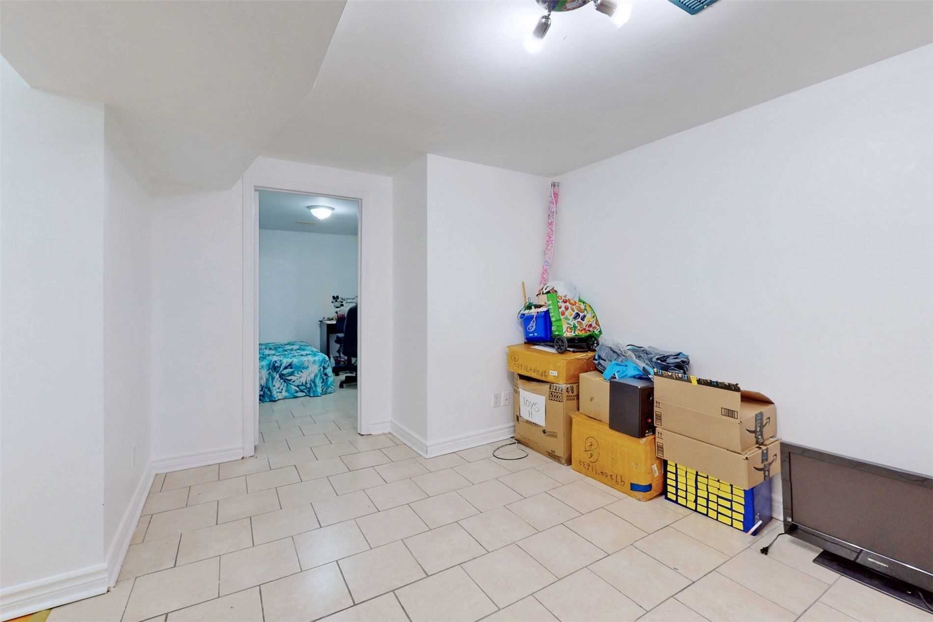 18 Charlton Cres