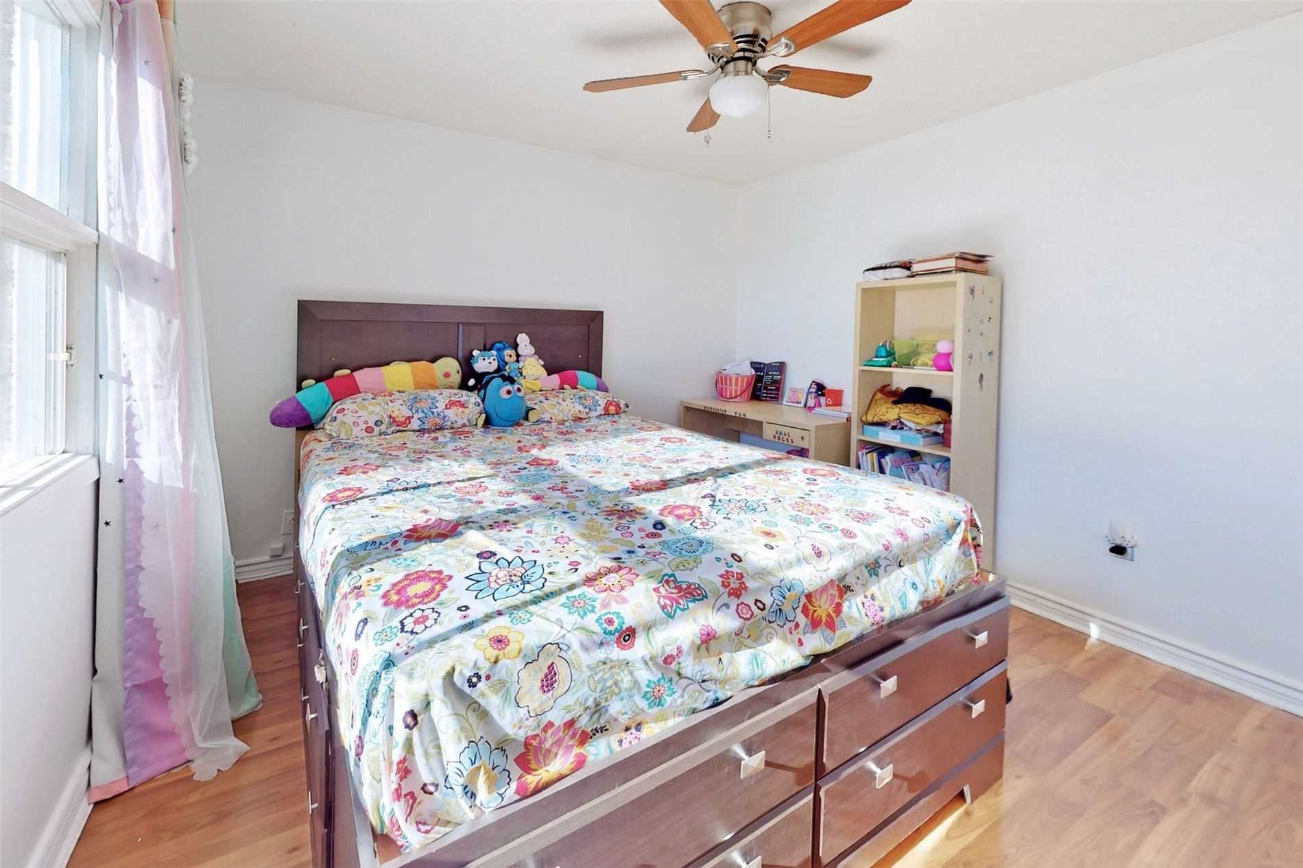 18 Charlton Cres
